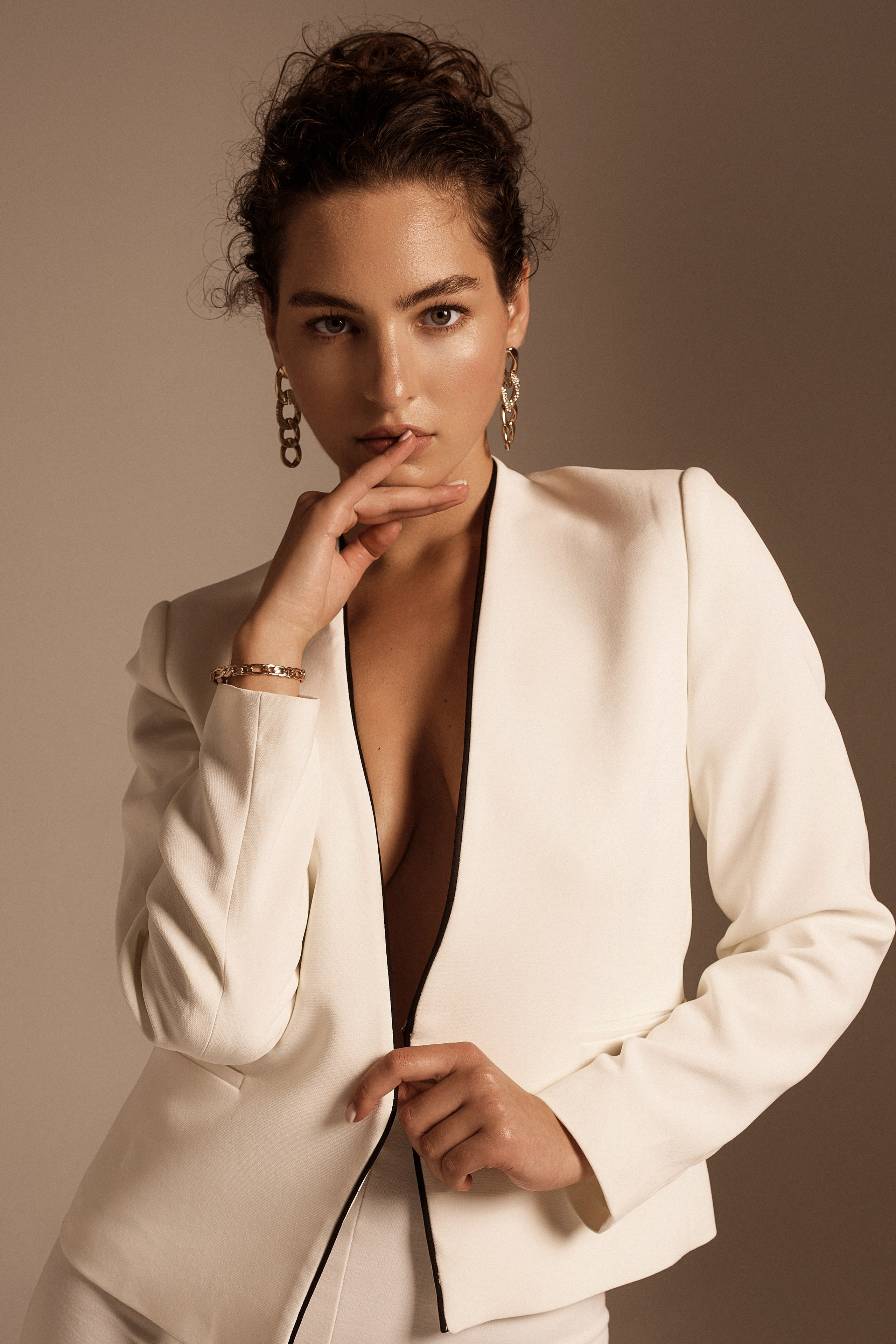 STUDIO EXPERIENCE. Female Photographer in Dubai