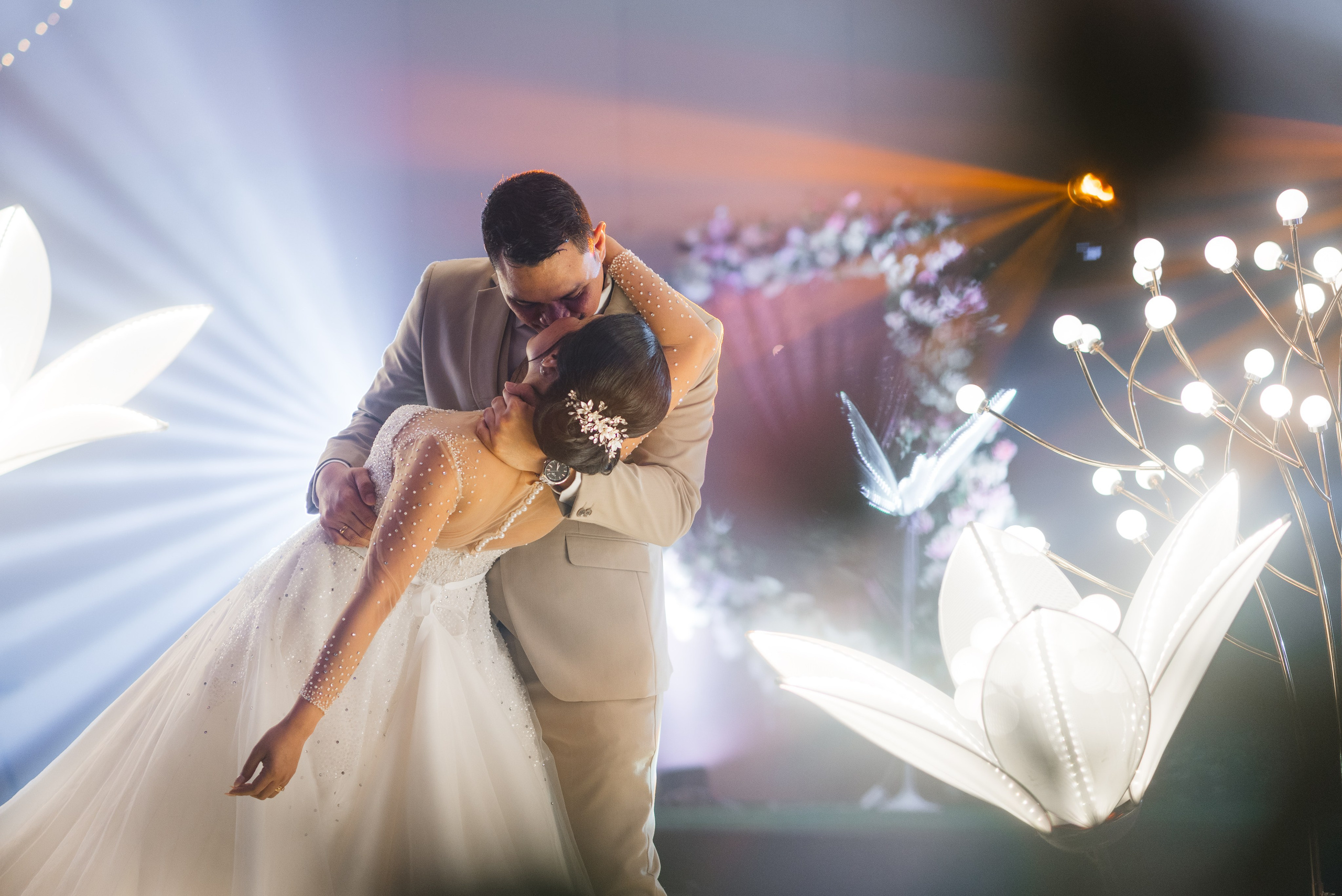 Contact. Woody Weddings