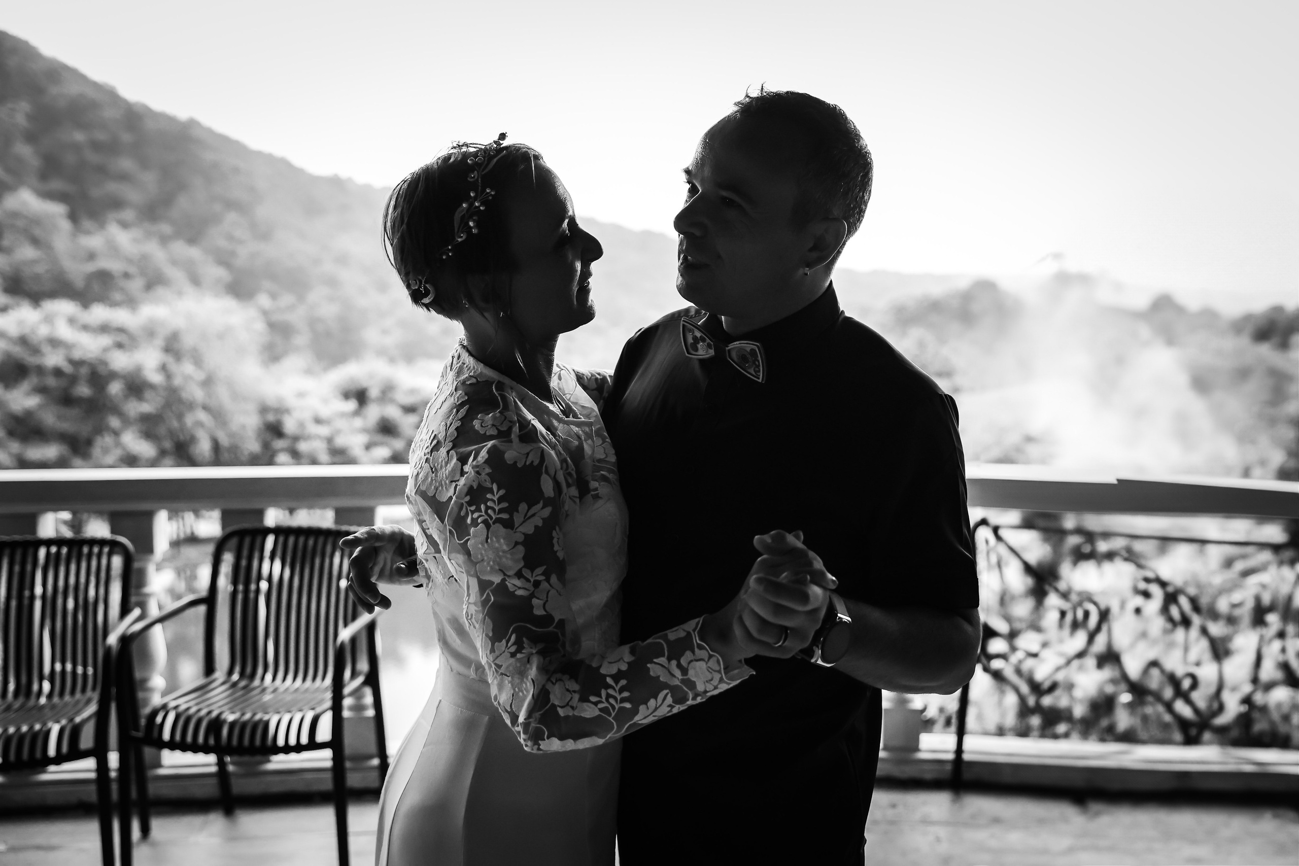 Oana&Bogdan — distractie, rasete, amintiri. Rares Bucur is a professional wedding photographer based in Cluj-Napoca, Romania, specializing in wedding photography