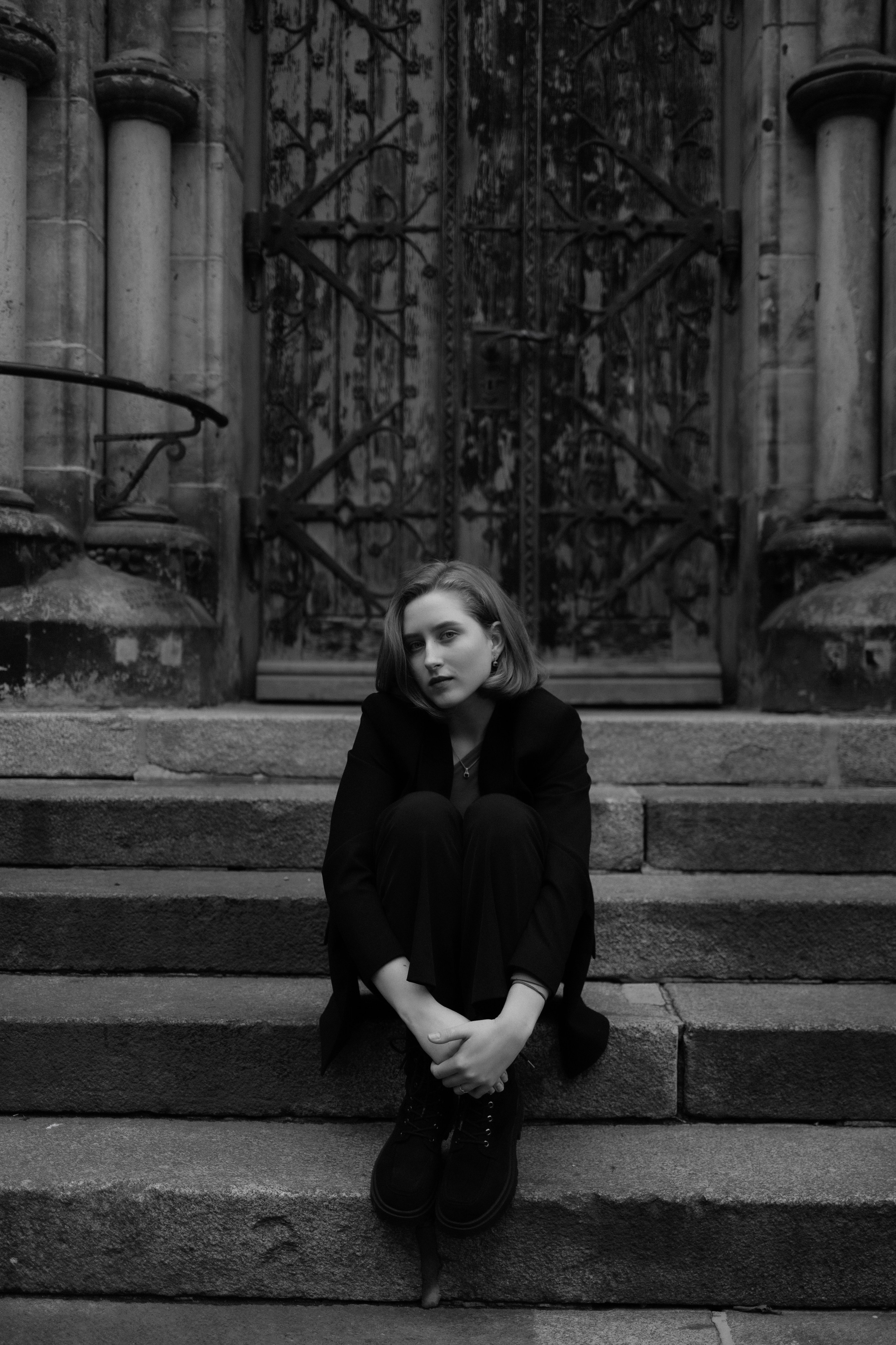 Timeless Grace — Black & White Portraits in the City. Elegant, Cinematic, Authentic. Kristina Kozheltsova- Soulful Portrait&Lifestyle&Love Story Photographer in Leipzig, Germany