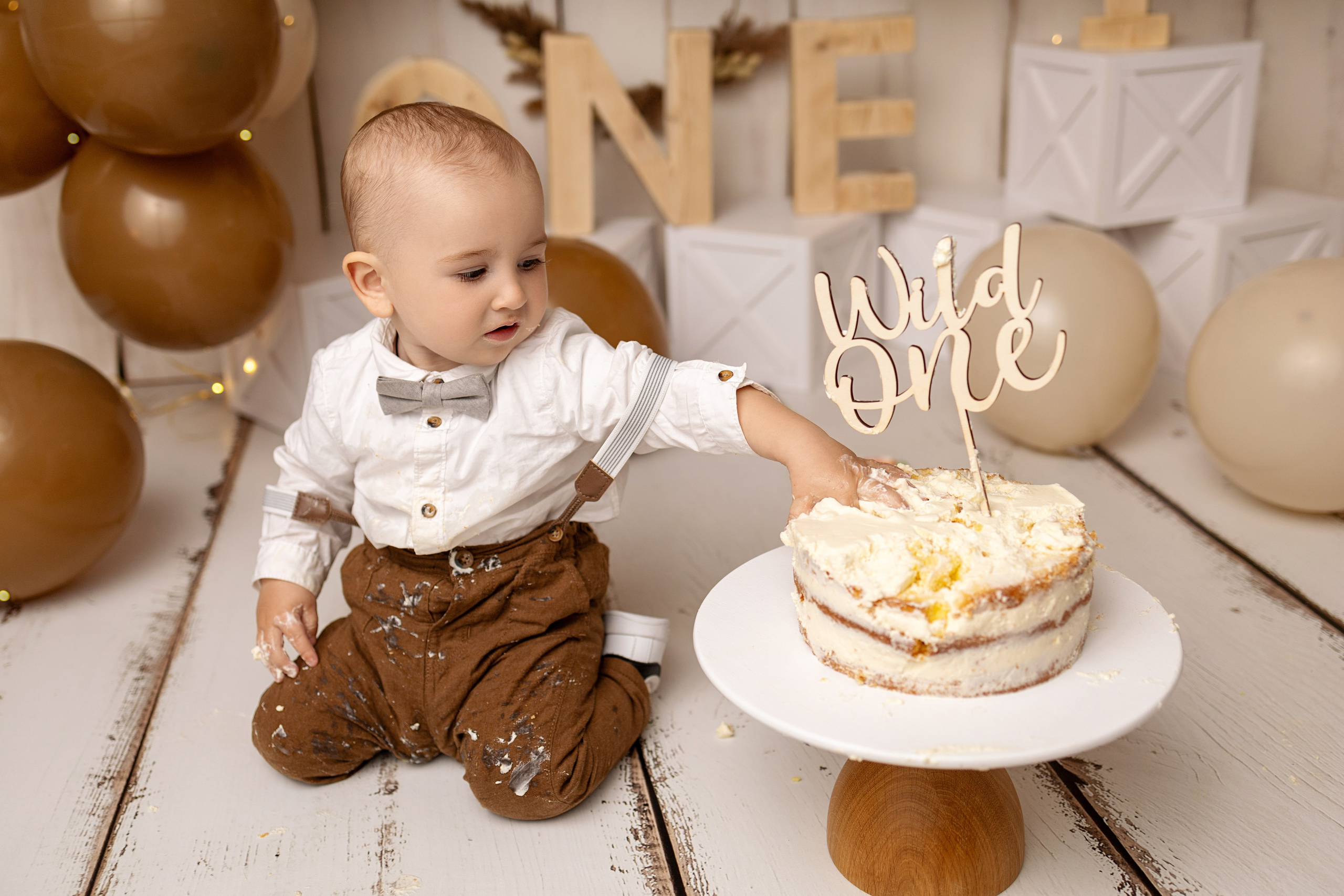 Erste Geburtstag „Cake Smash“. Neugeborene- Schwangerschaft- und Kinder Fotografin in Lehre