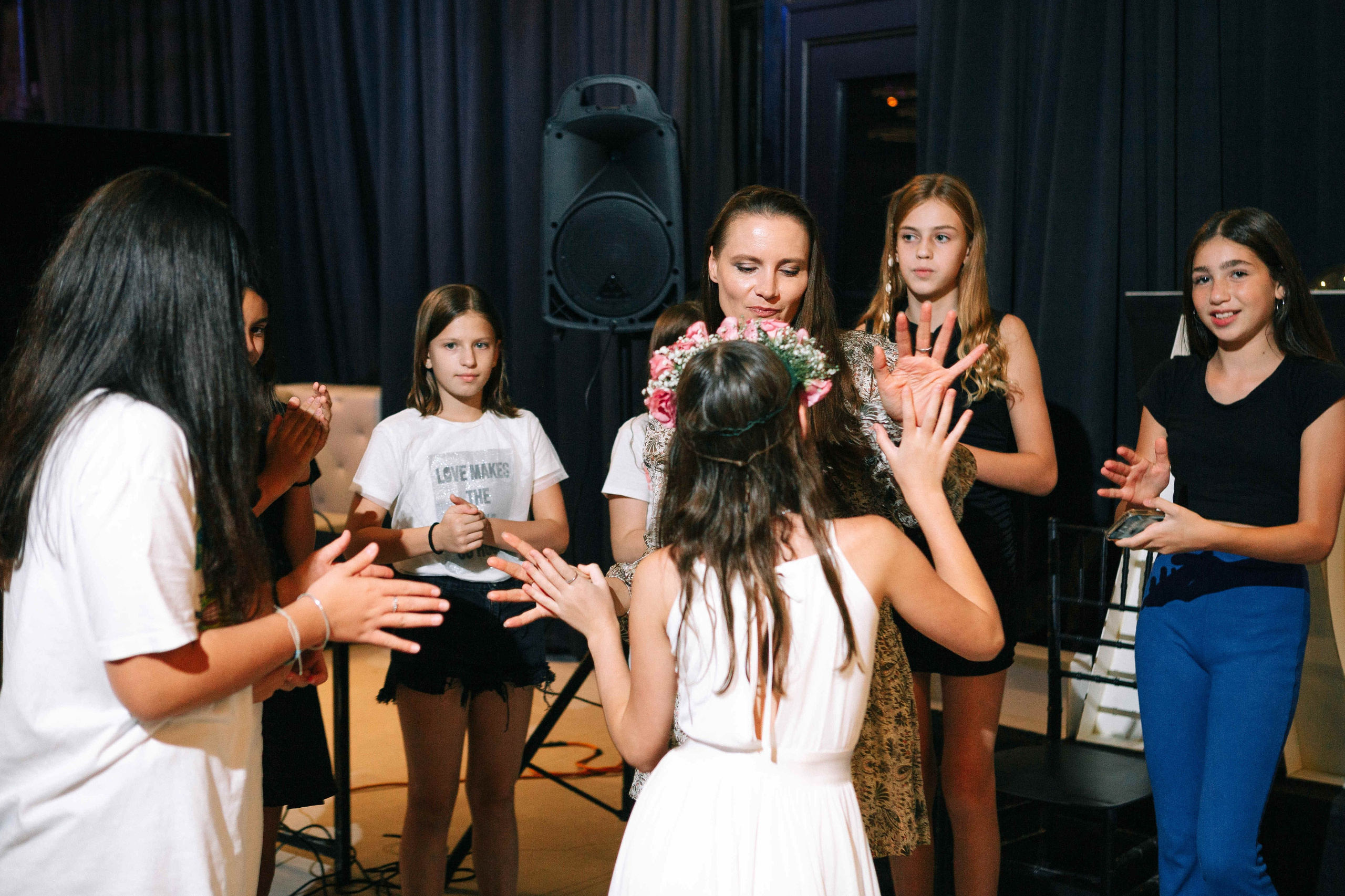 PARTY WITH FRIENDS. Https://shi-photo.com/