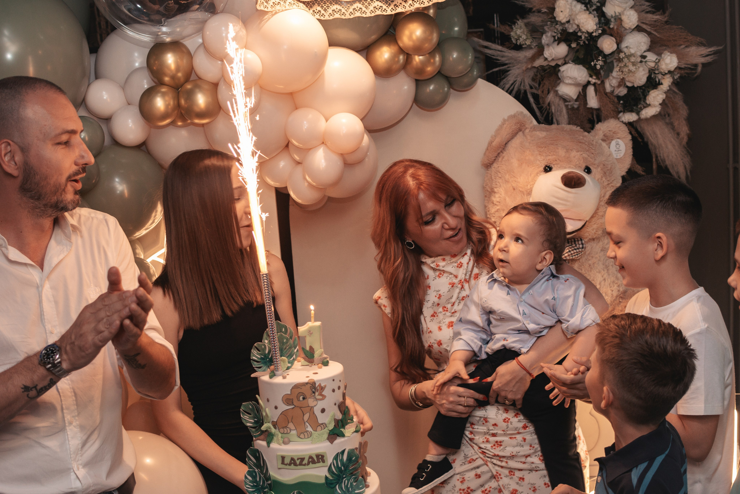 Lazar, krštenje i rođendan. BambinaaPhotography
