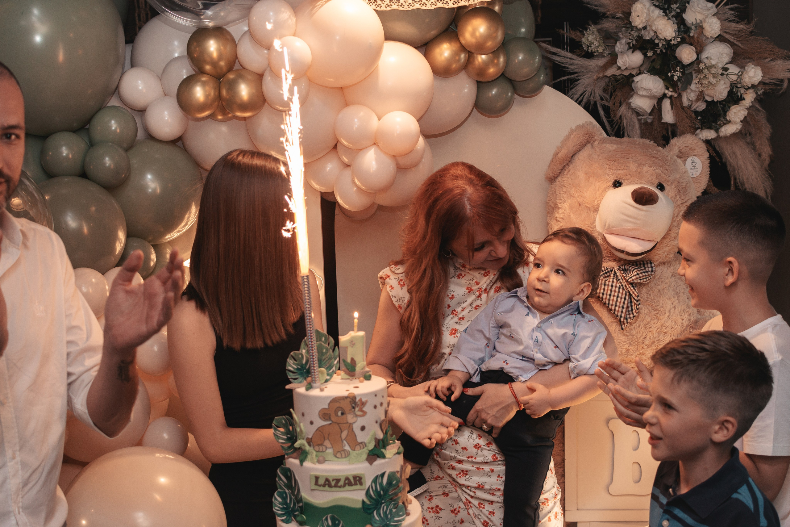 Lazar, krštenje i rođendan. BambinaaPhotography