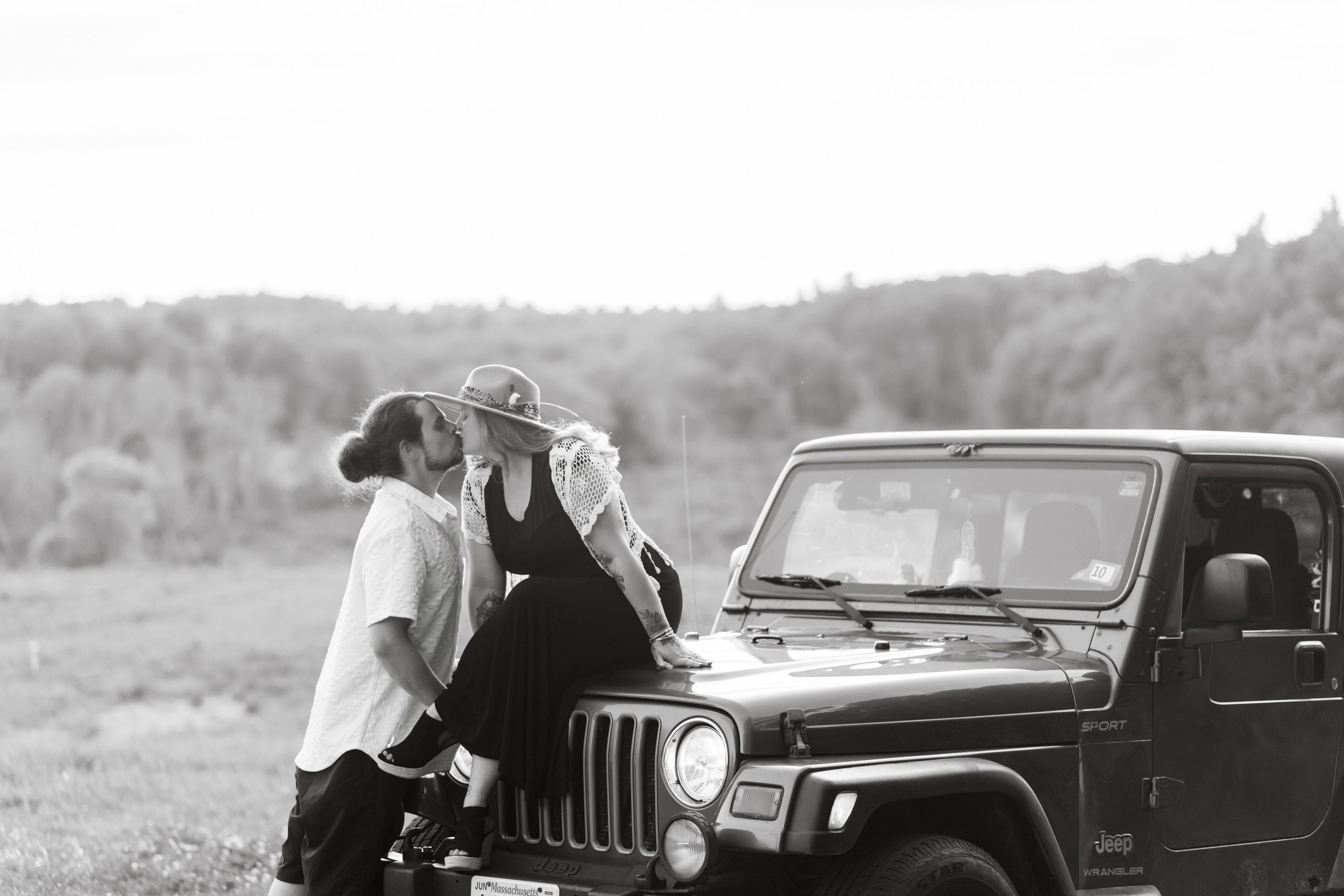 A blue Jeep, a Sunset, and a Love Story: Amanda & Sam’s Engagement Session in Medfield, MA. Wedding photographer in Orlando, Boston & New York Anderson Marques