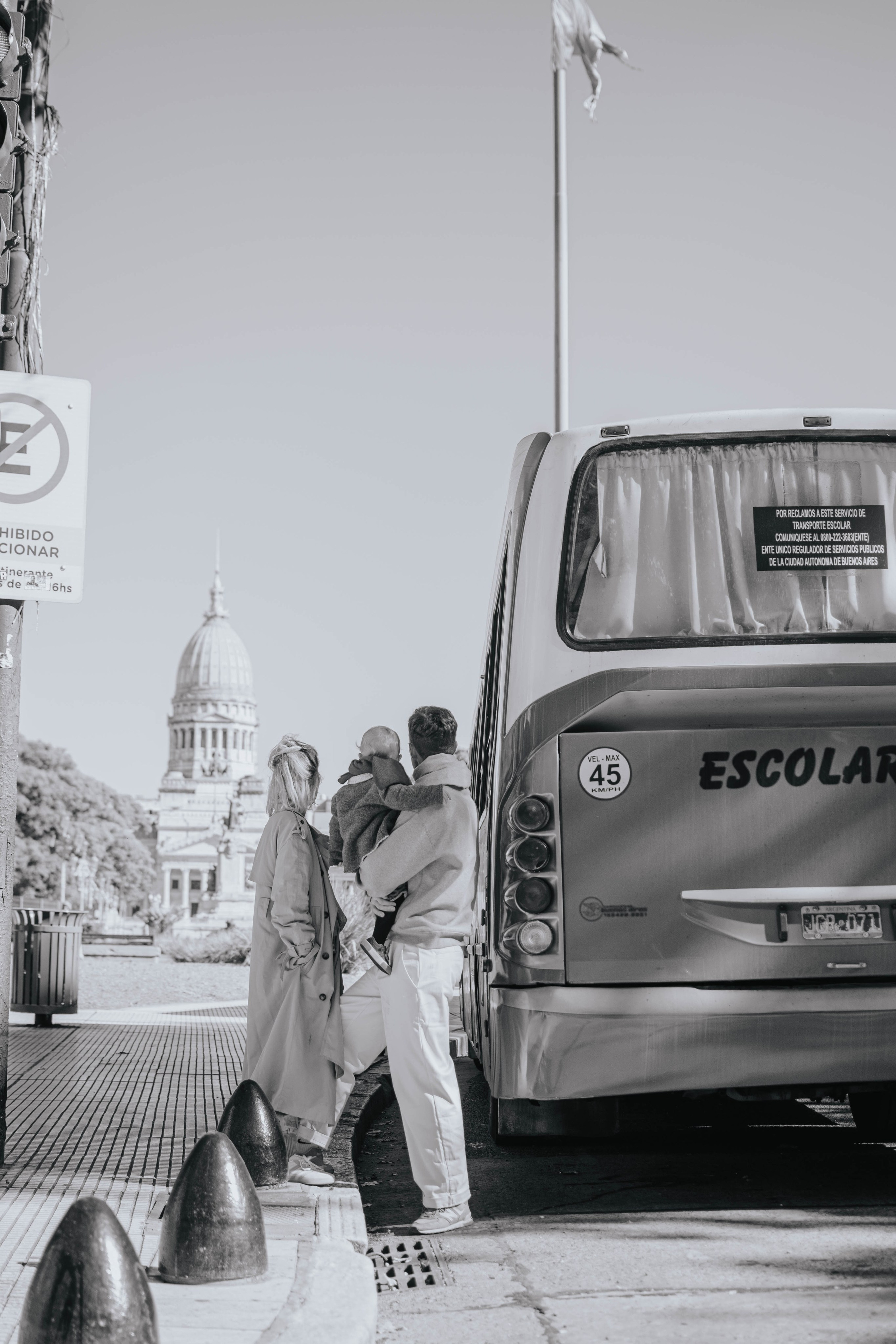 Family photo shoot. Buenos Aires. Photographer @elmirkami in the city of Buenos Aires