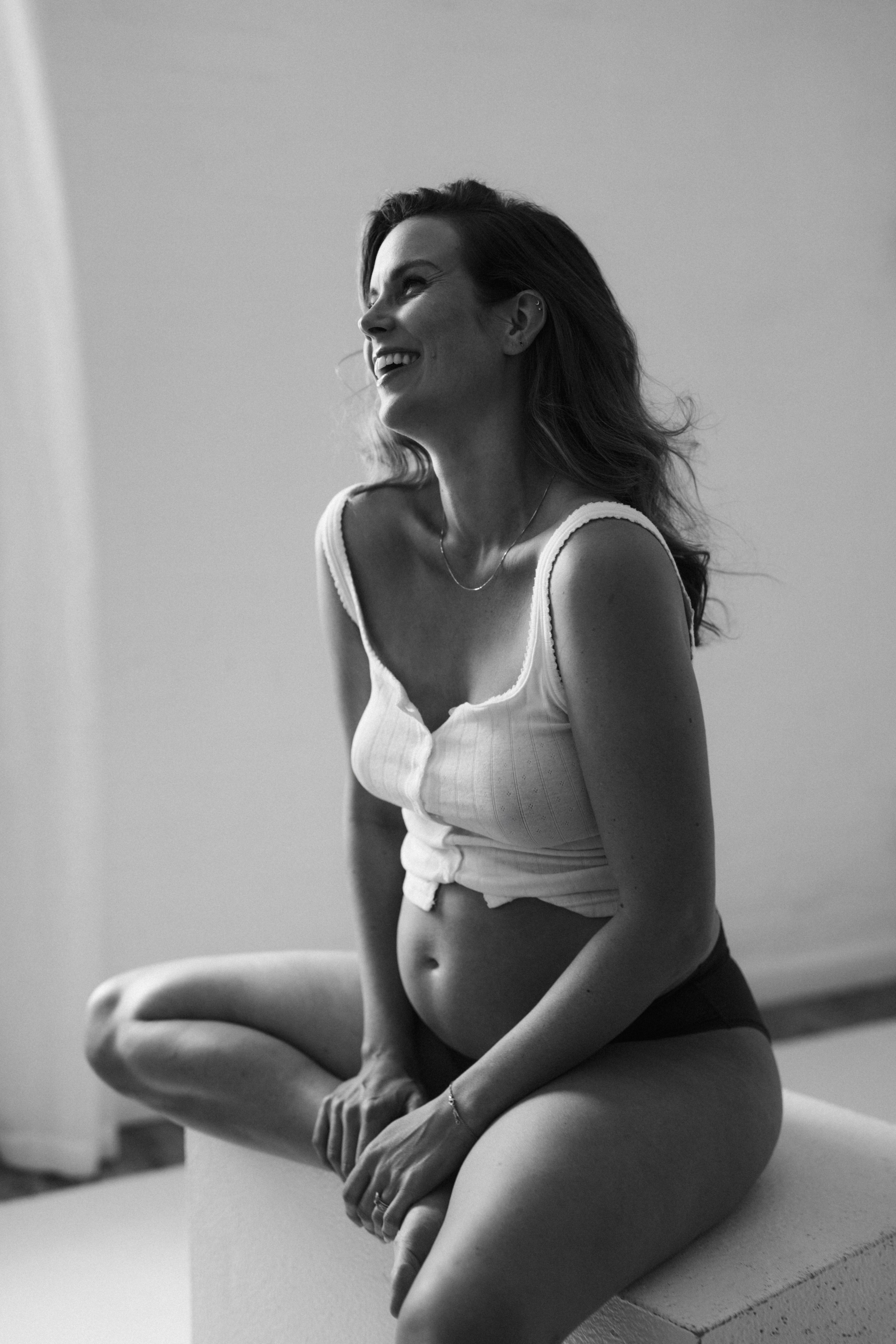 Kathleen. Modern maternity photographer in Long Island New York