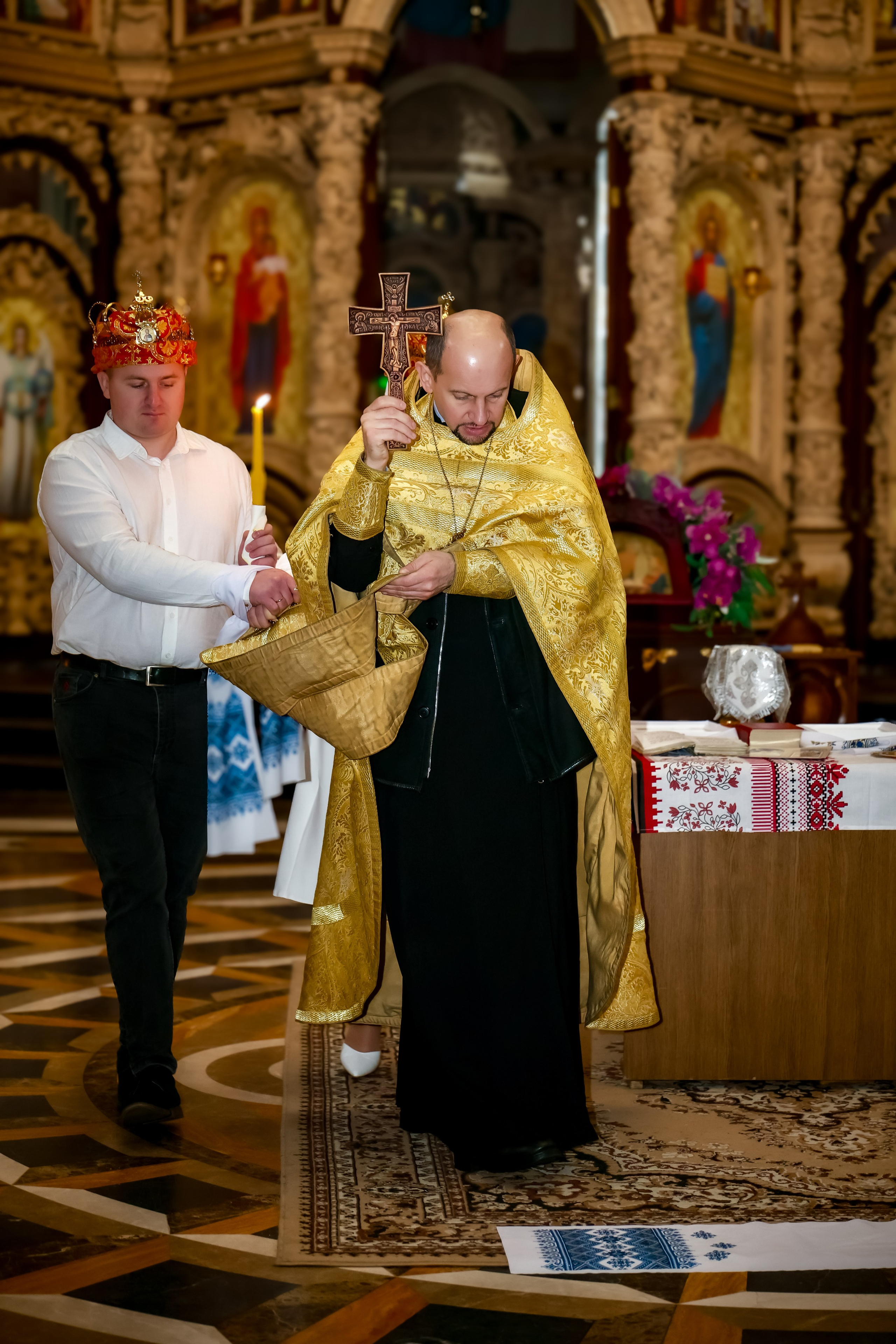 Cununie. Fotograf al tainelor bisericești – Alina Fetu