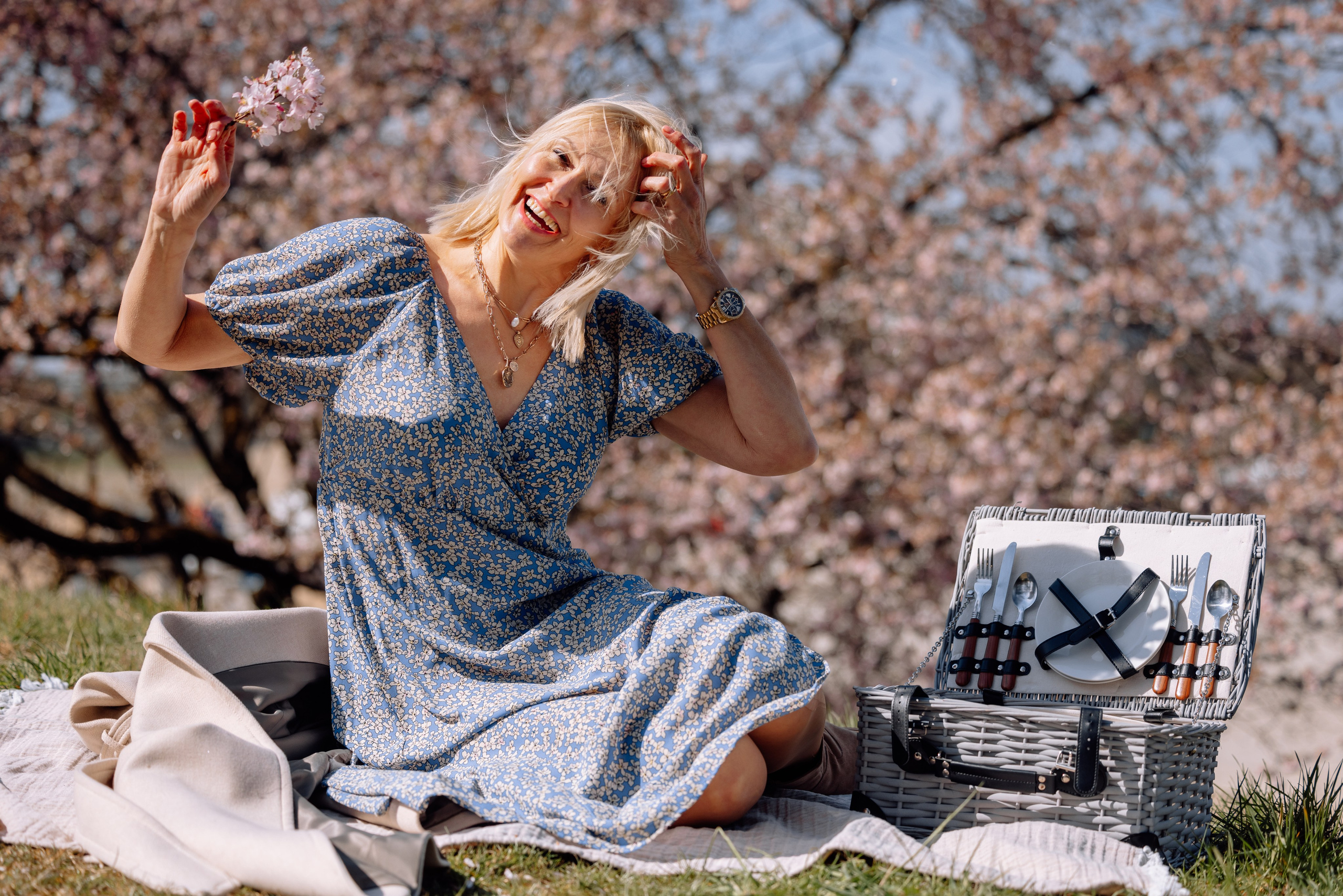 Blütezeit im Olympiapark München. Hochzeitsfotograf München Taufe Familienfotograf Tanja Mauke