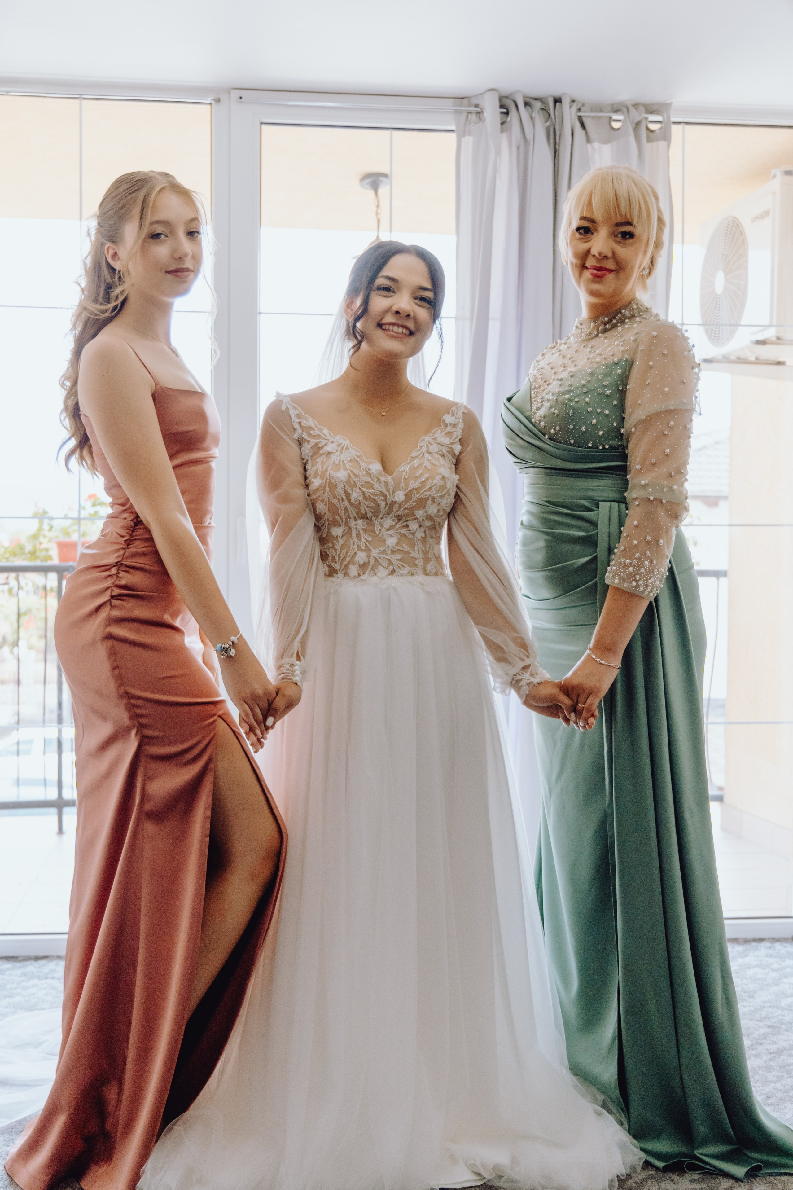 Moise & Delia. Wedding & couple photographer from Romania Rut Vetan