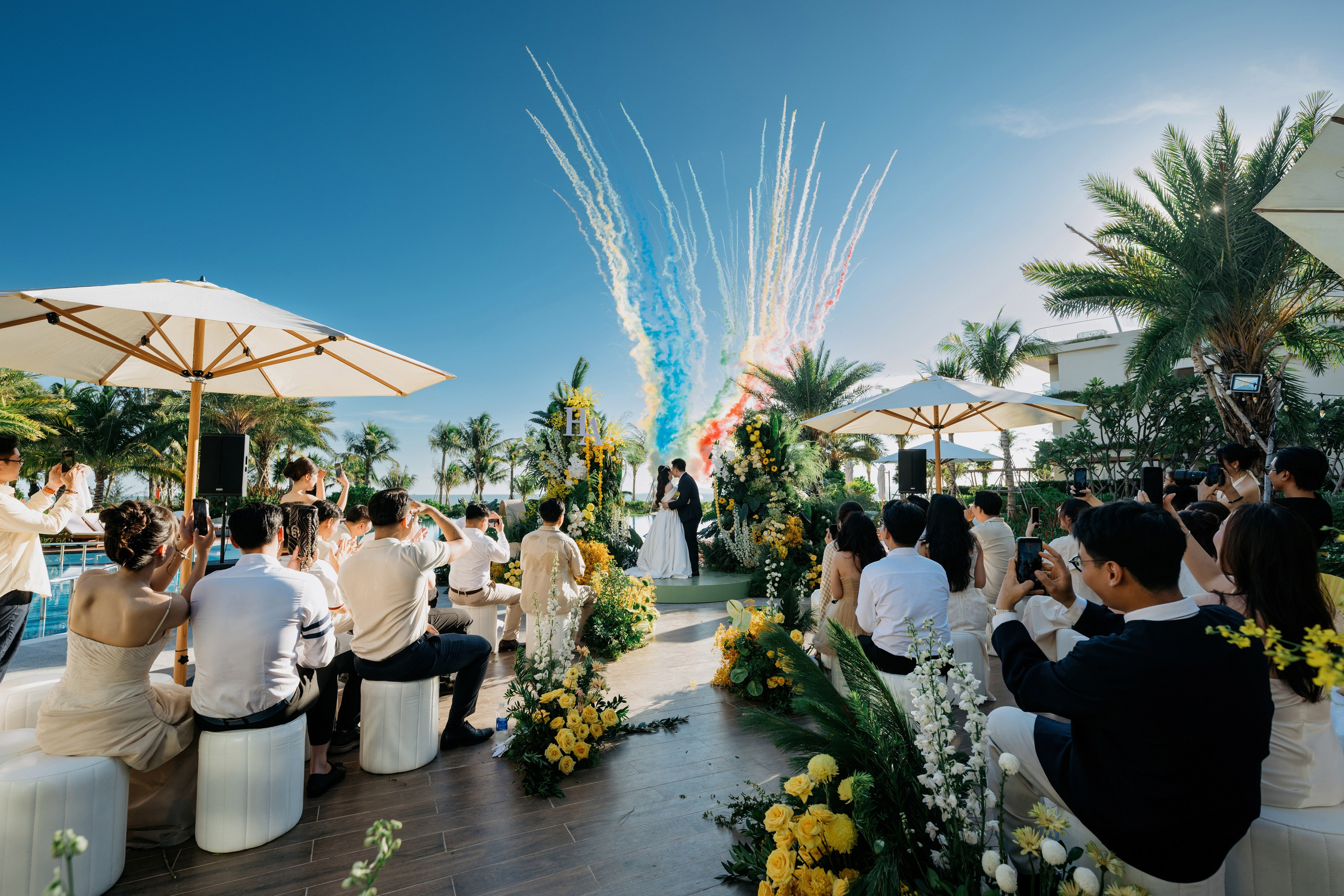 DUC HOANG & HUONG ANH / The Vows. Saigon Wedding Present | Art Beyond Moments
