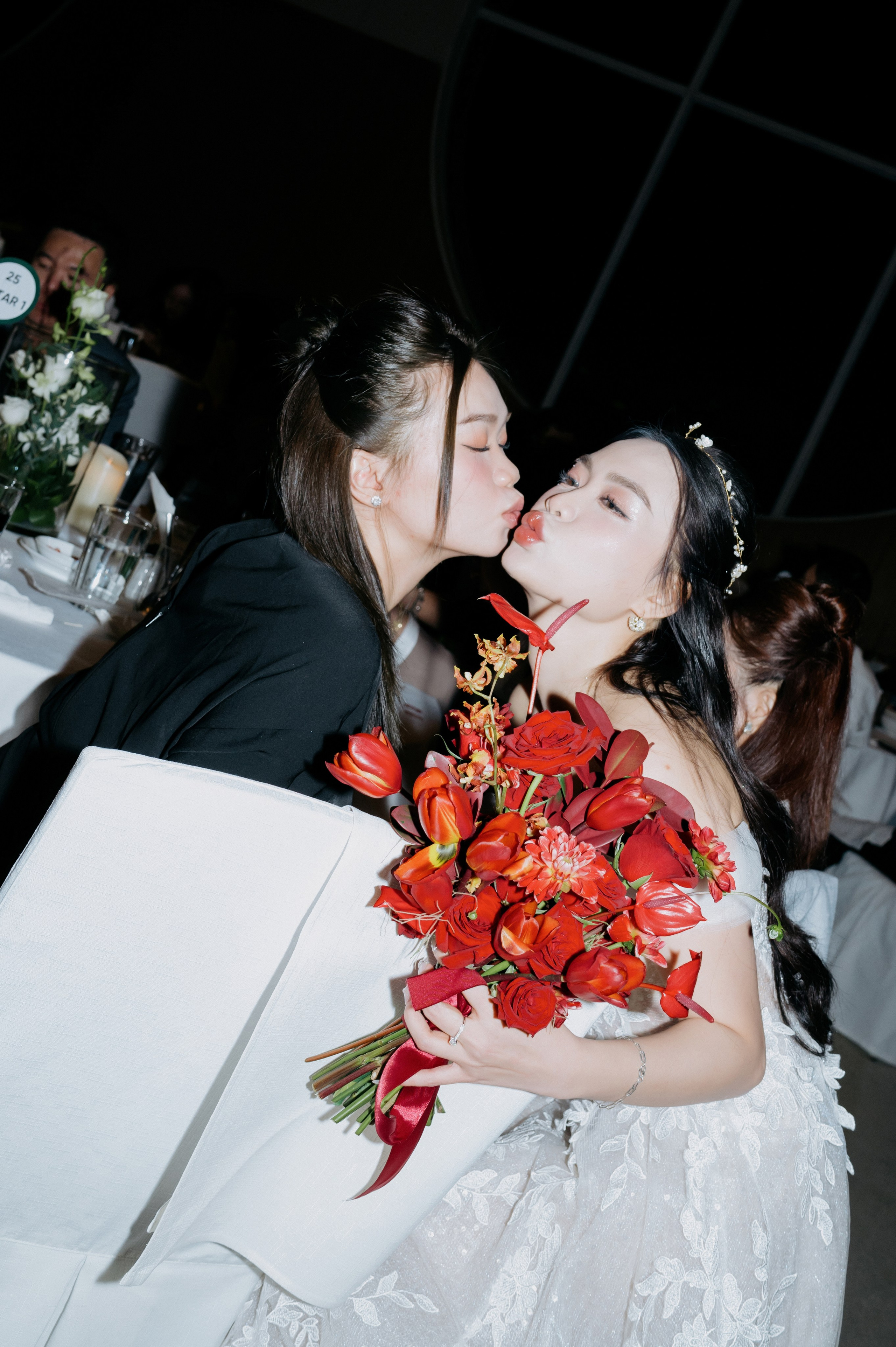 DAT & TU / Wedding Party. Saigon Wedding Present | Art Beyond Moments