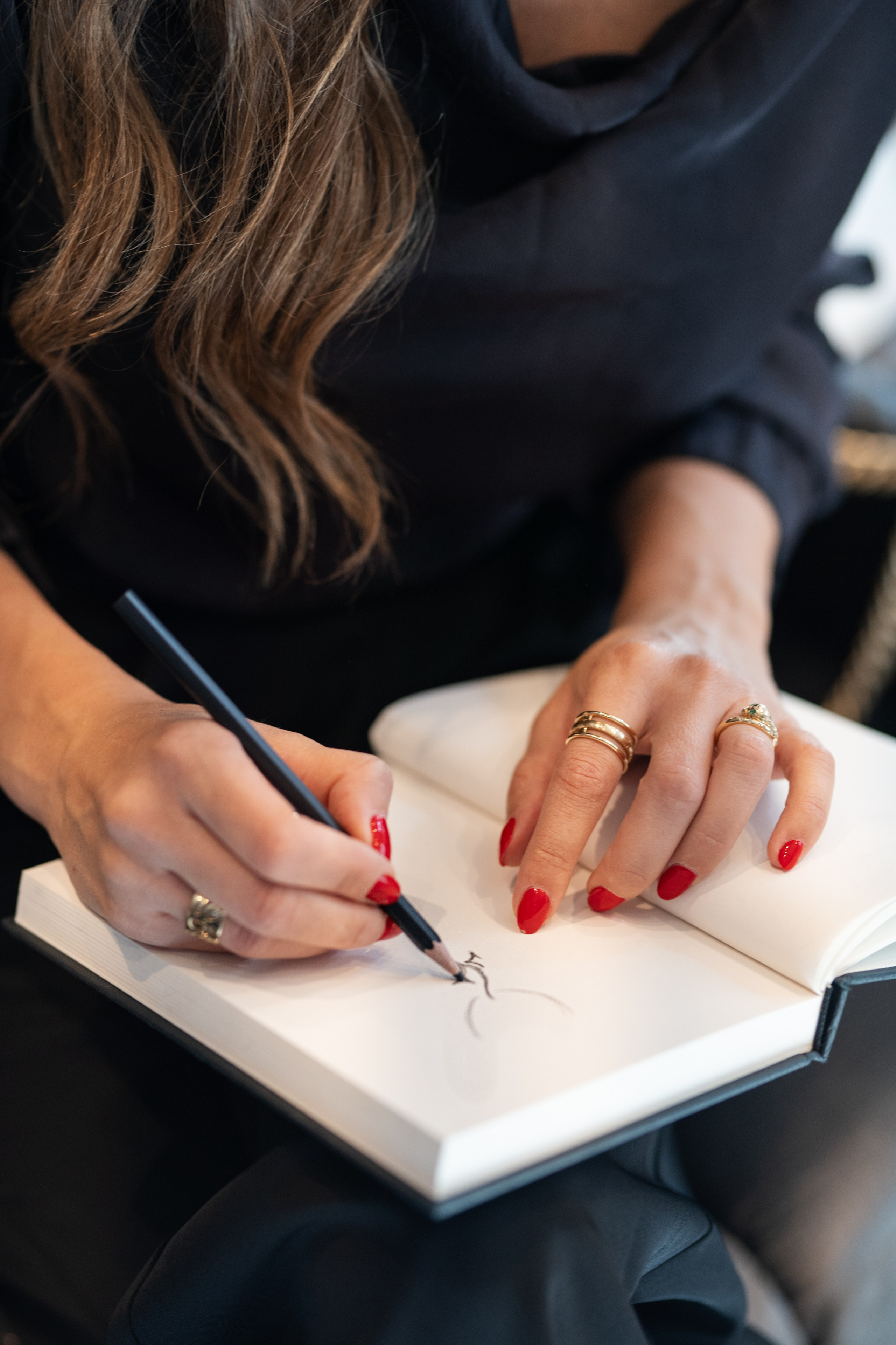 Business portrait for the jewellery Artist. Фотограф в Мадриде Алена Белянинова