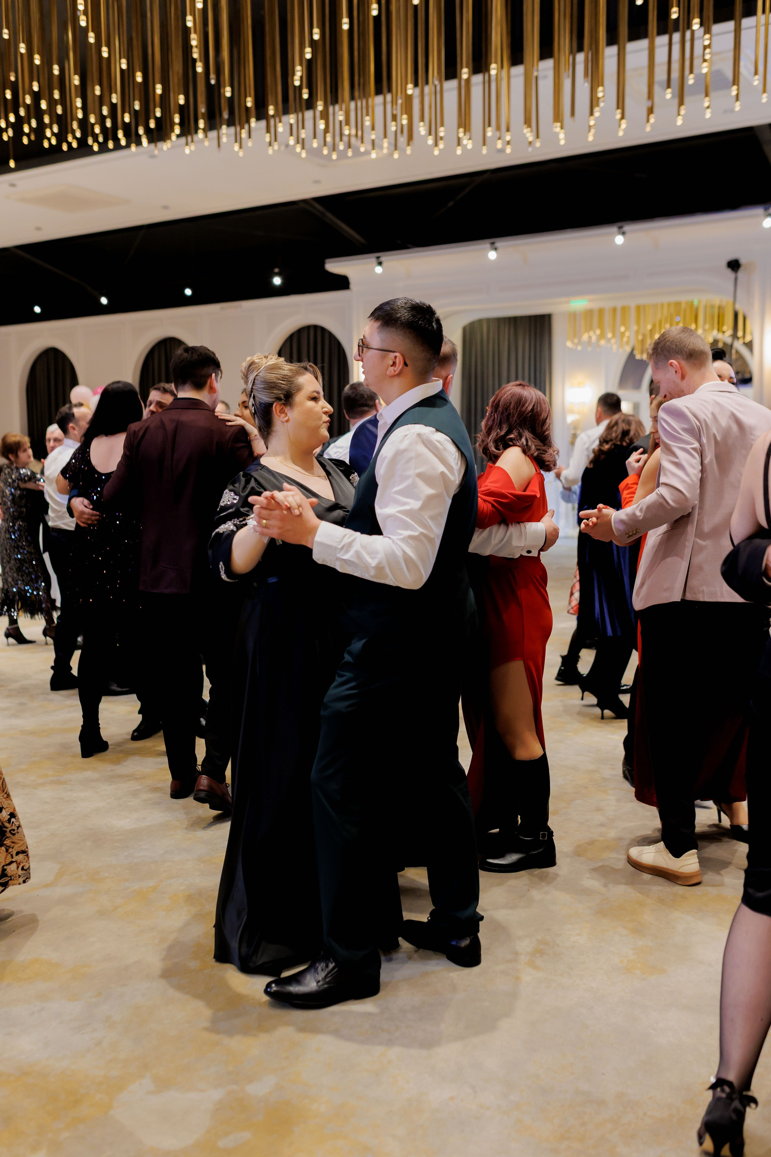 Povestea voastră, regizată de noi |Cristi Turculet Videograf Nuntă Suceava | wedding highlight. Servicii foto-video profesionale, pentru momente de neuitat