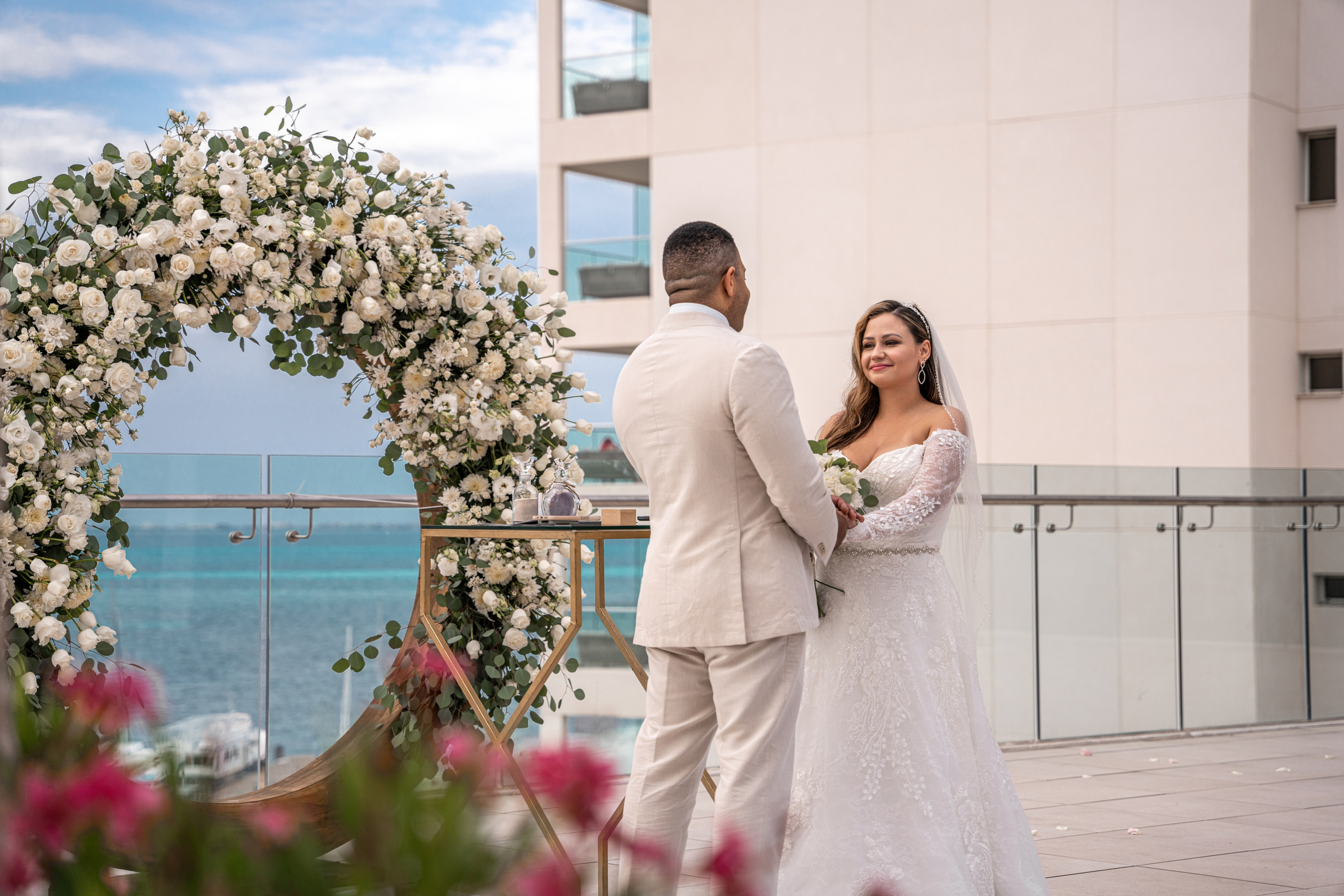 Elegant destination ceremony photographed in Riviera Maya