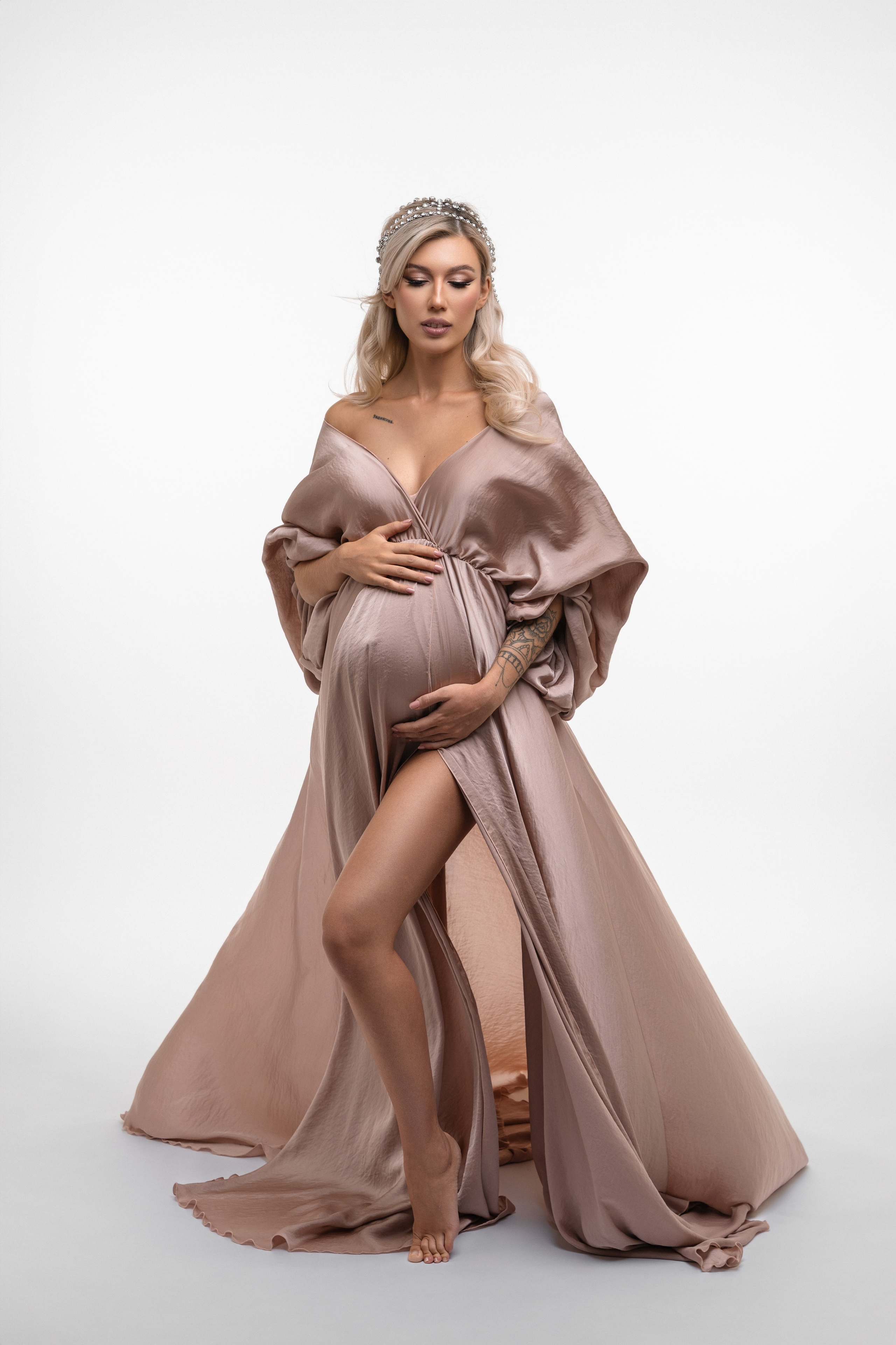 Babybauch Fotoshooting. Anna, Fotografin aus Wien, Österreich. Ich fotografiere in folgenden Genres: Babybauch-, Familien-, Mode- und Weihnachtsfotografie