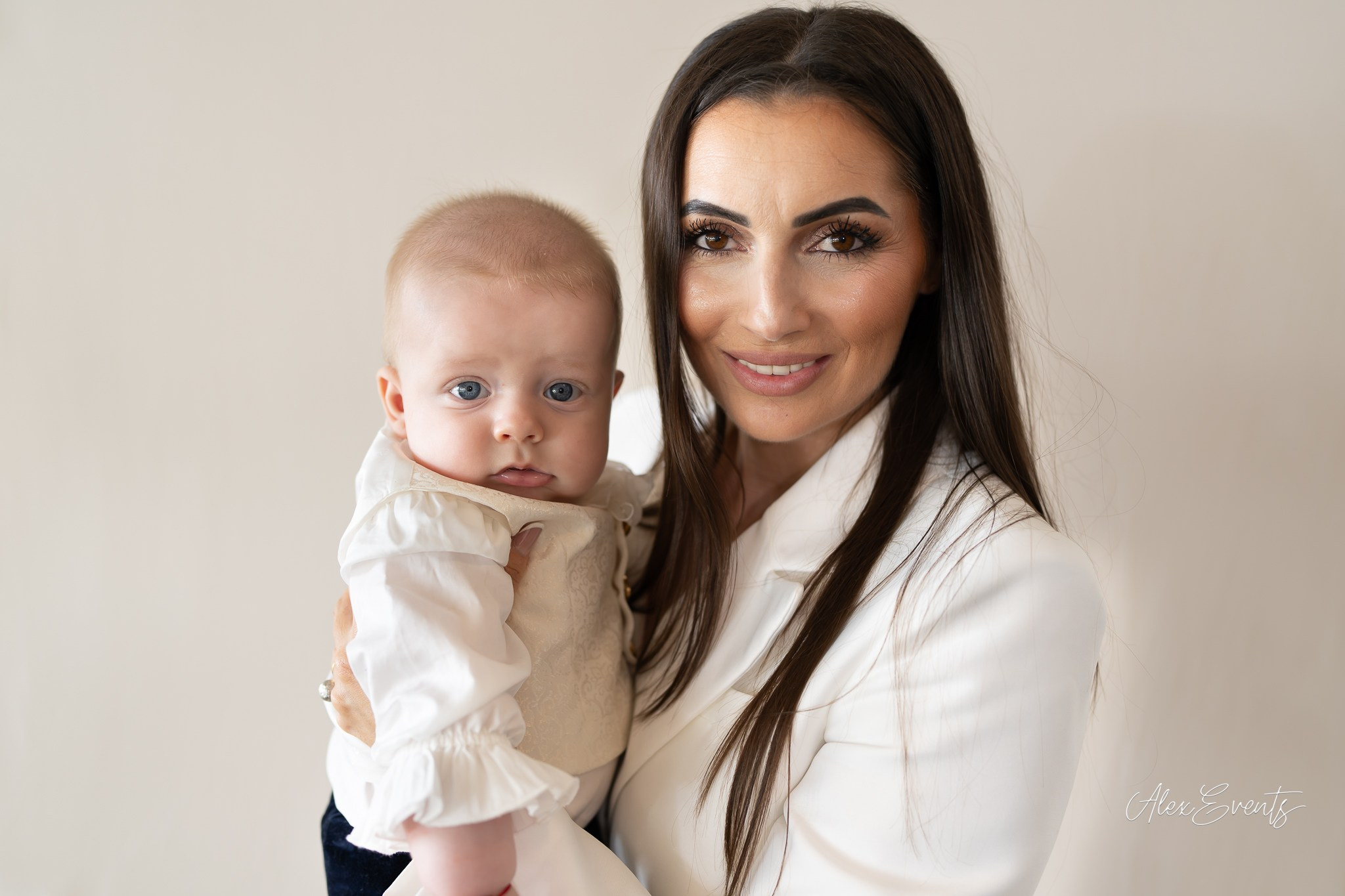 Botez fotografiat in Danemarca la biserica si petrecere | Alex Events. AlexEvents Fotograf / Videograf de evenimente Danemarca DK Horsens, Arhus, Odense, Vejle.Nunta, botez, foto-studio