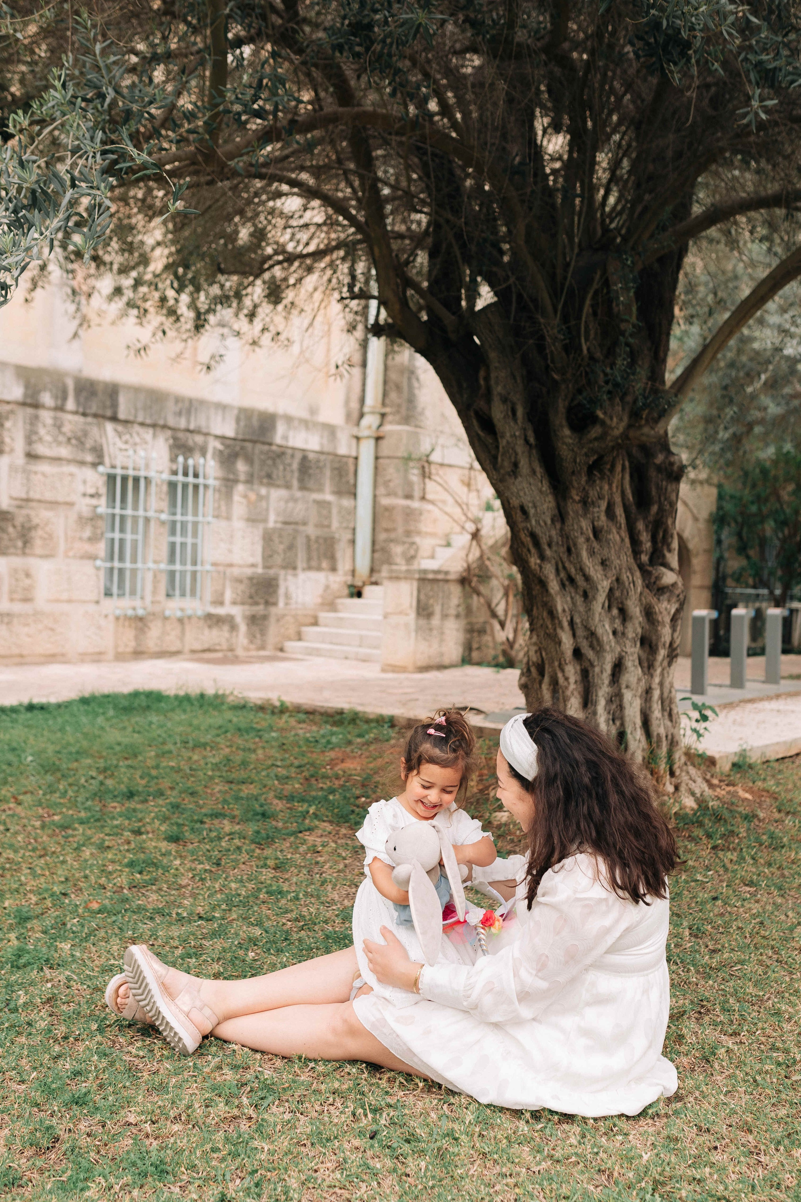 EXPECTING A BABY, JERUSALEM. PHOTOGRAPHER IN ISRAEL