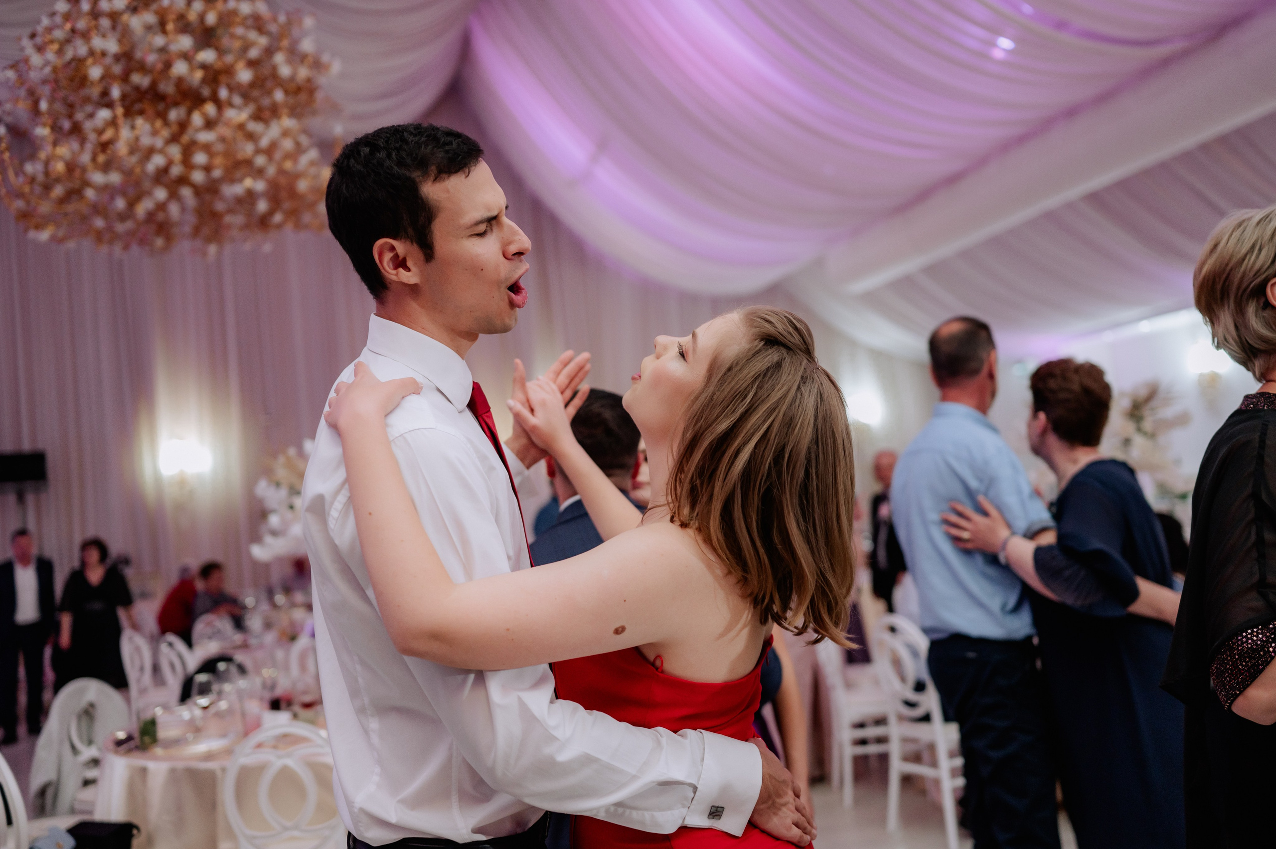 Nunta la Hotel Capitol Iasi. Proud Vision Weddings | Wedding Photography & Film — Servicii profesionale Foto Video Nunta Iasi