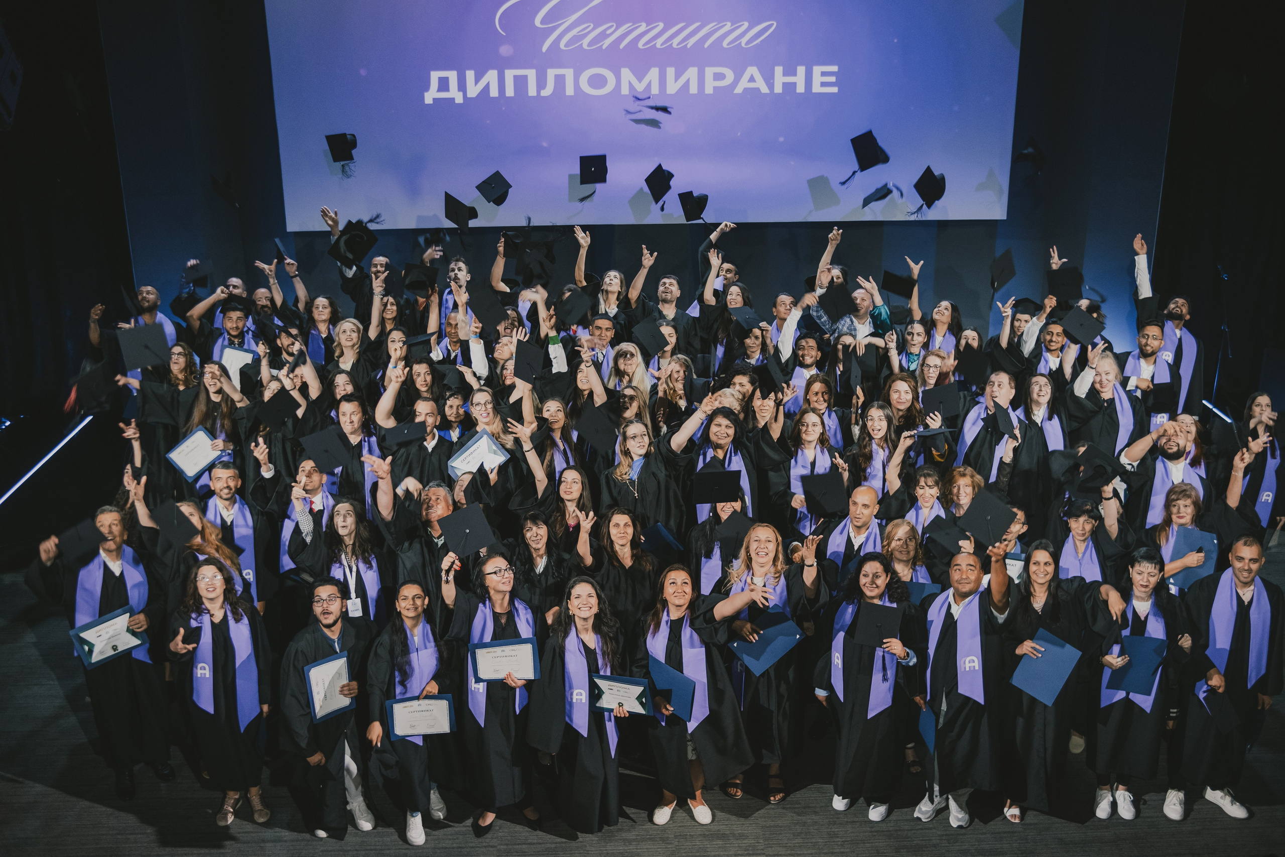 Тоги и шапки за училища и гимназии|togiishapki.bg. 🎓 Togiishapki.bg — Тоги и академични шапки за дипломиране на студенти, ученици и деца