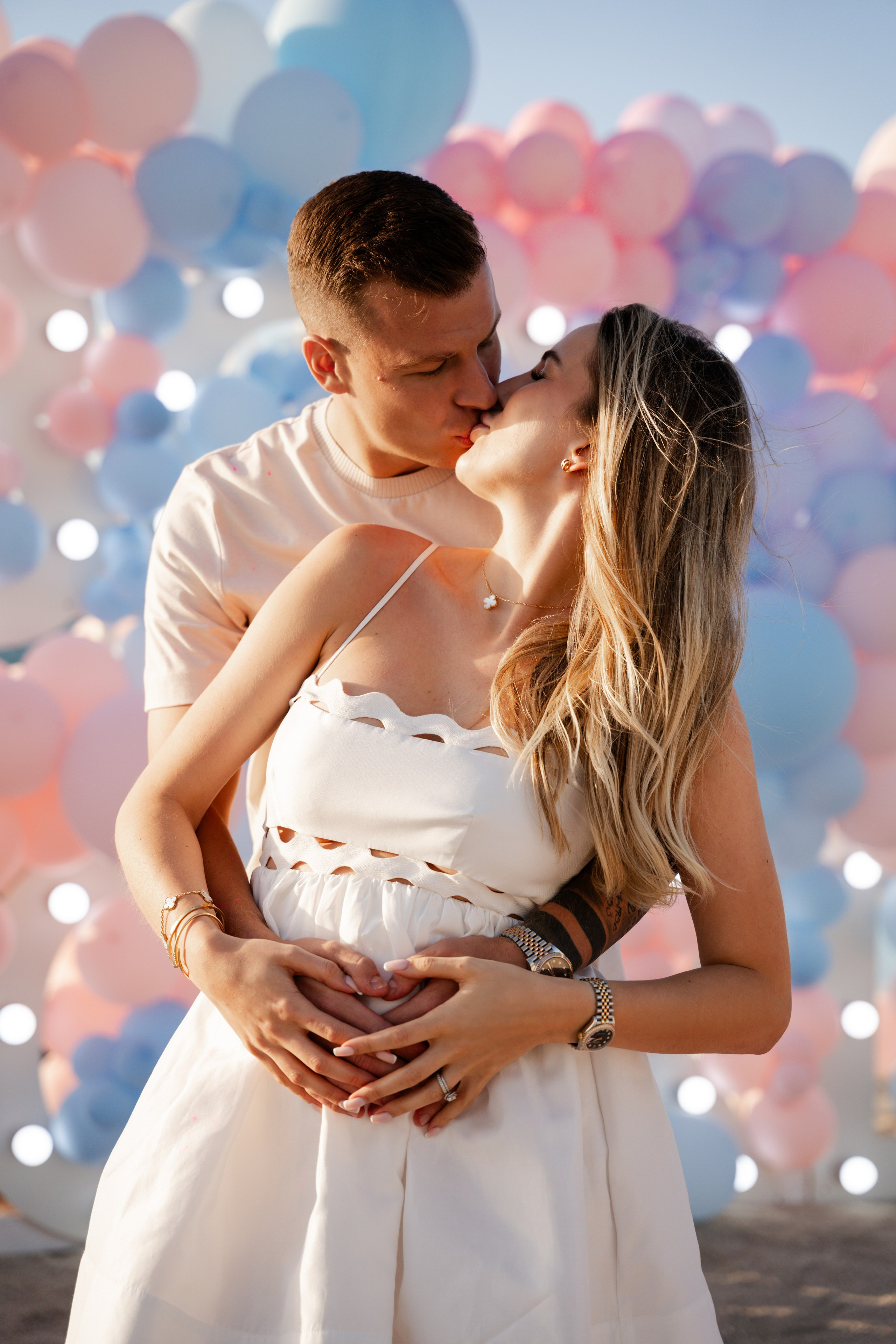 Creative gender reveal party. Angela Iakovleva — Family Photographer in Dubai