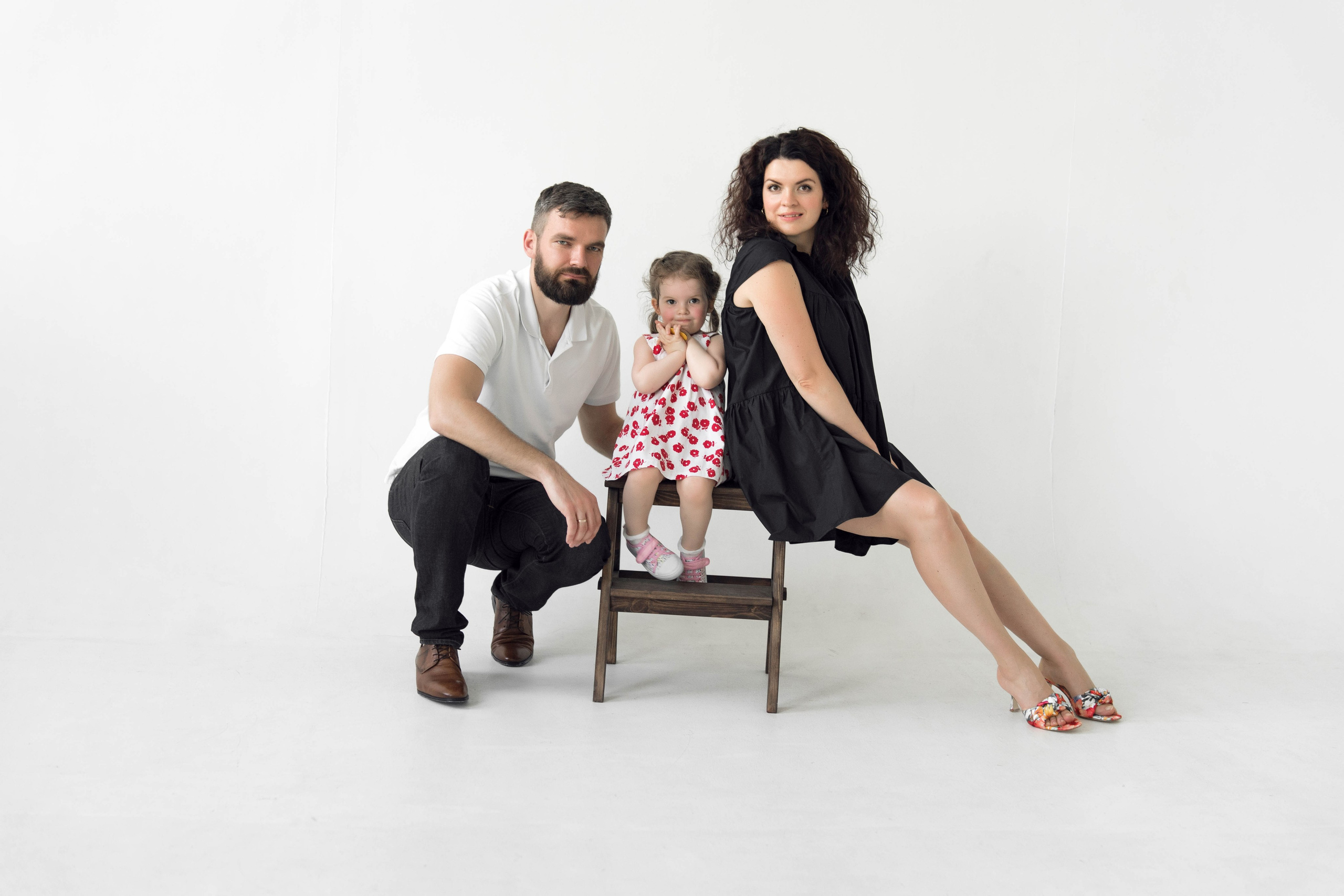 Irina and family. Lifestyle photographer Turku. I catch emotions in the frame