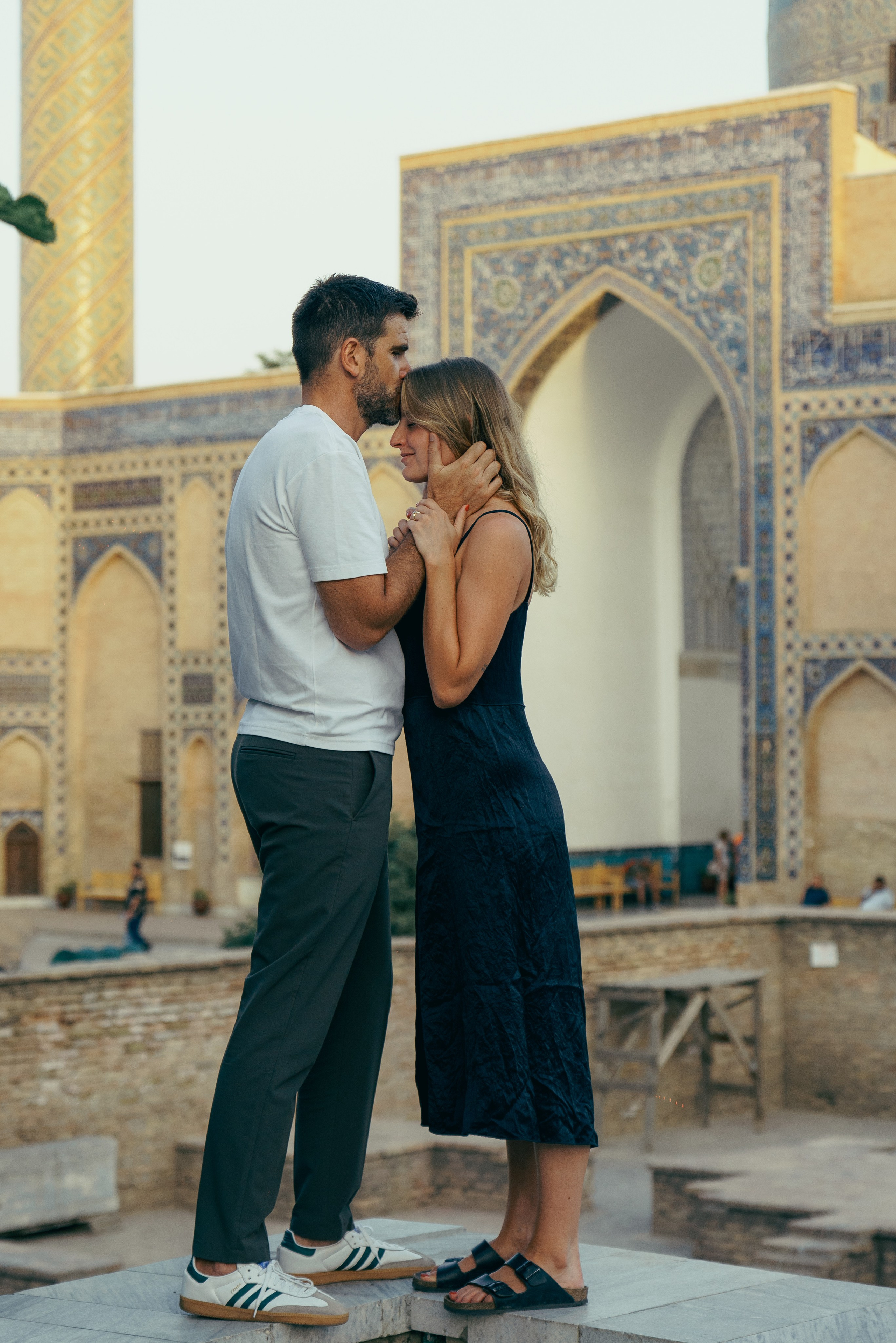 Love Story photoshoot in Samarkand with the backdrop of Gur-Emir. Photographer in Uzbekistan and Samarkand Djasur Marupov