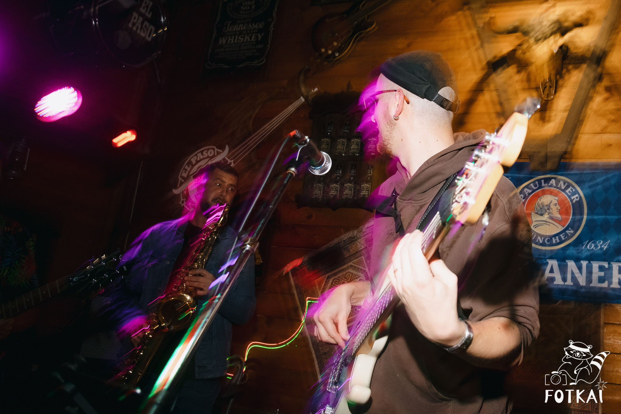 Фоторепортаж JAM Night в El Paso Bar, Torrevieja — живая музыка и атмосфера Коста-Бланки | FOTKAI