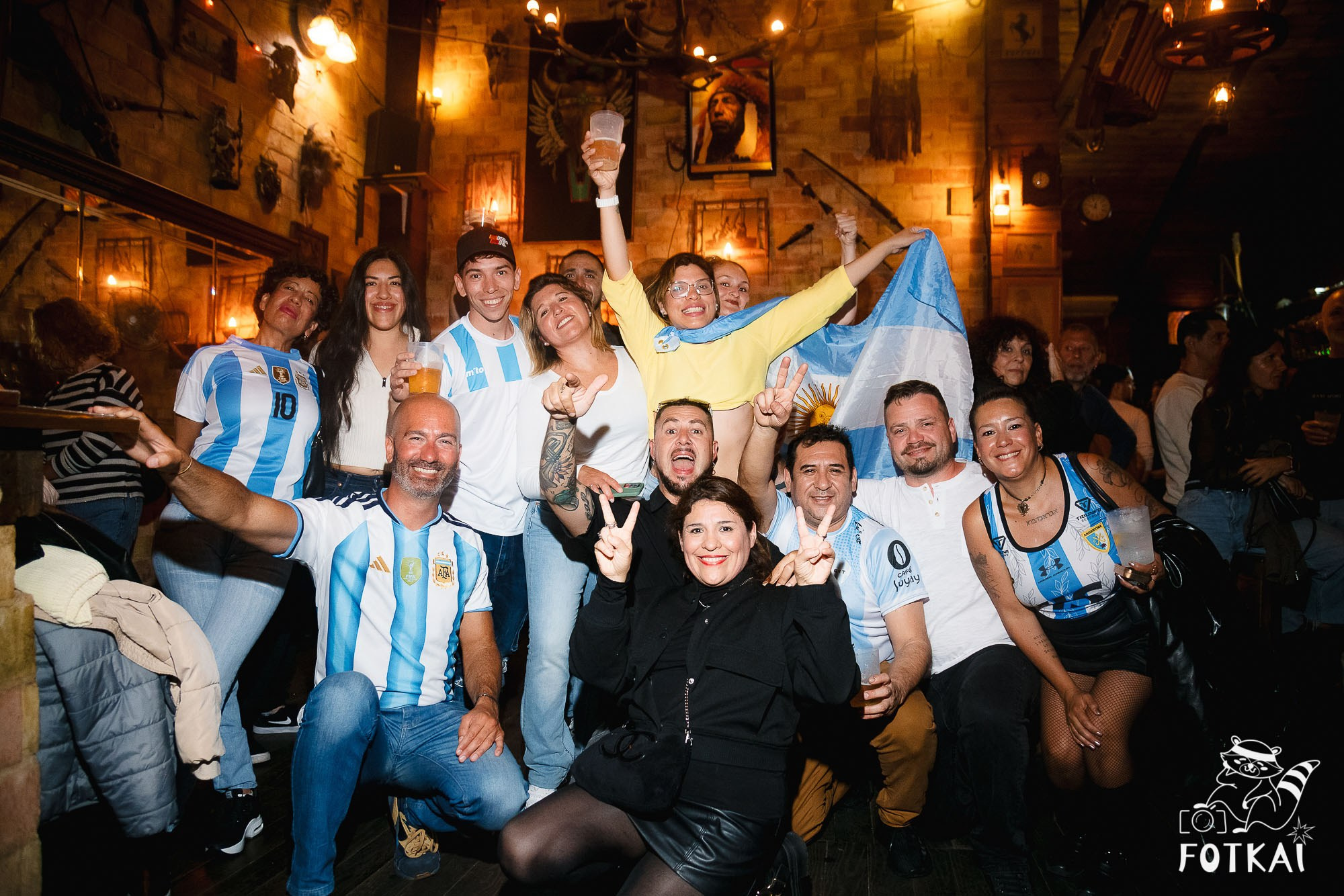 Los Ekilibristas de la Cuerda Floja — Фото с концерта в Торревьехе, 2026 | FOTKAI