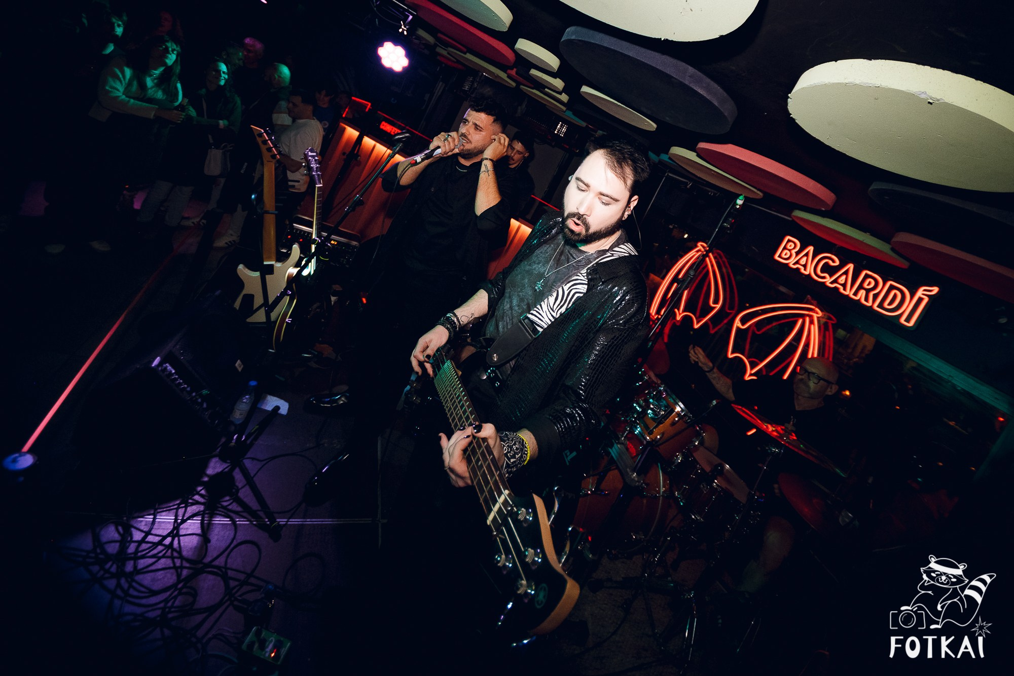 Концерт Delyrio в Confetti Playa Alicante — живое выступление группы, февраль 2026 | FOTKAI