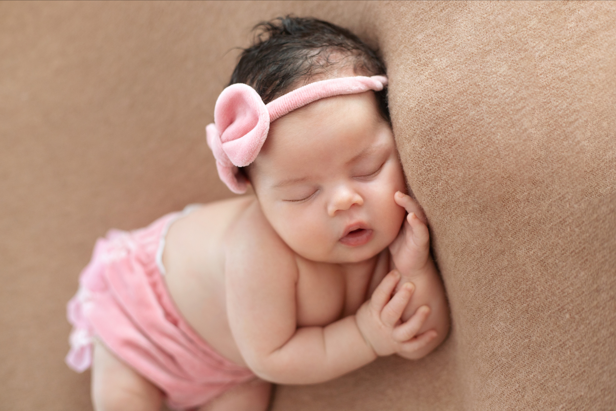 Newborn. Neugeboren und Babybauchfotoshooting in Cloppenburg