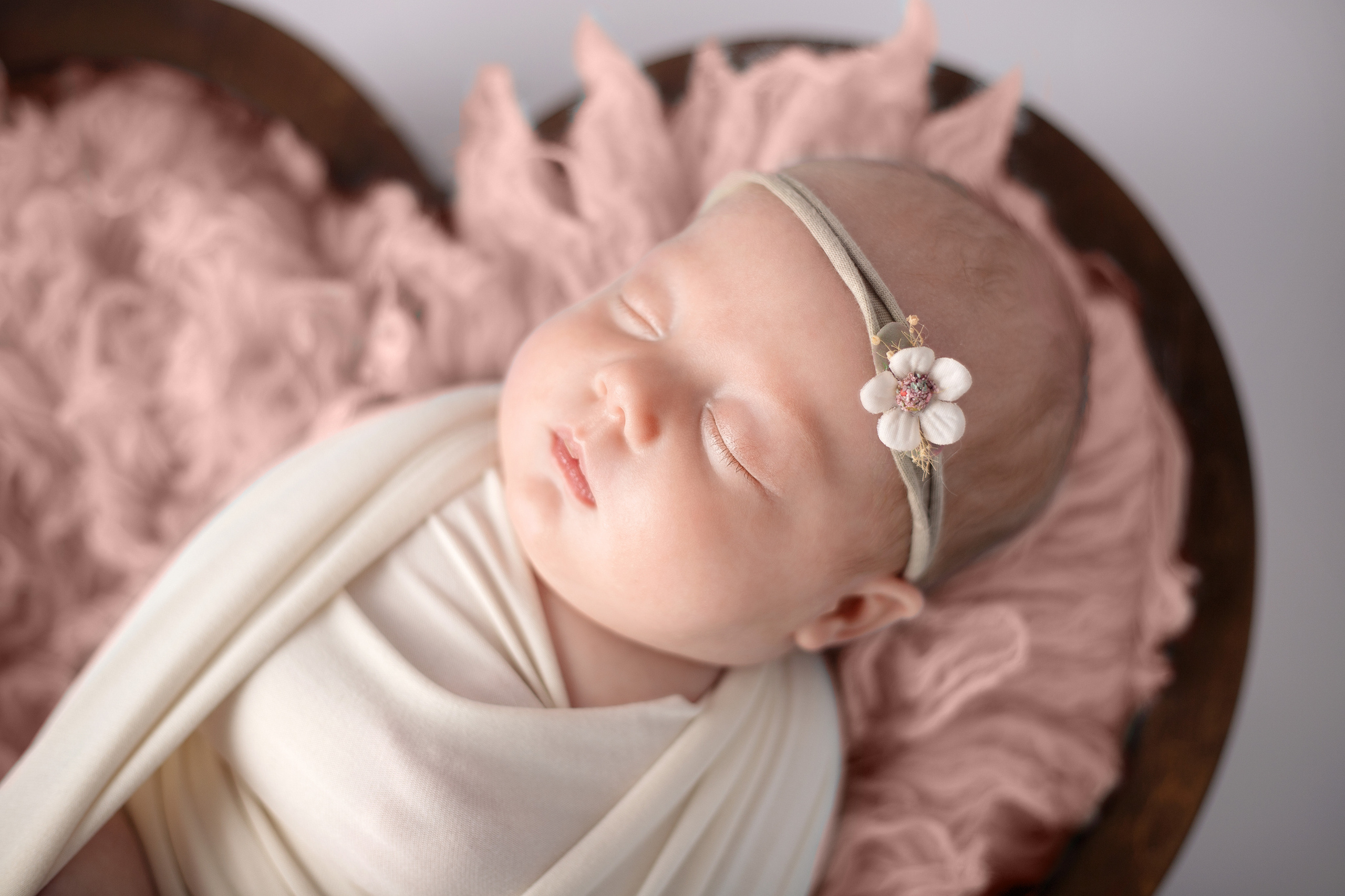 Newborn. Neugeboren und Babybauchfotoshooting in Cloppenburg
