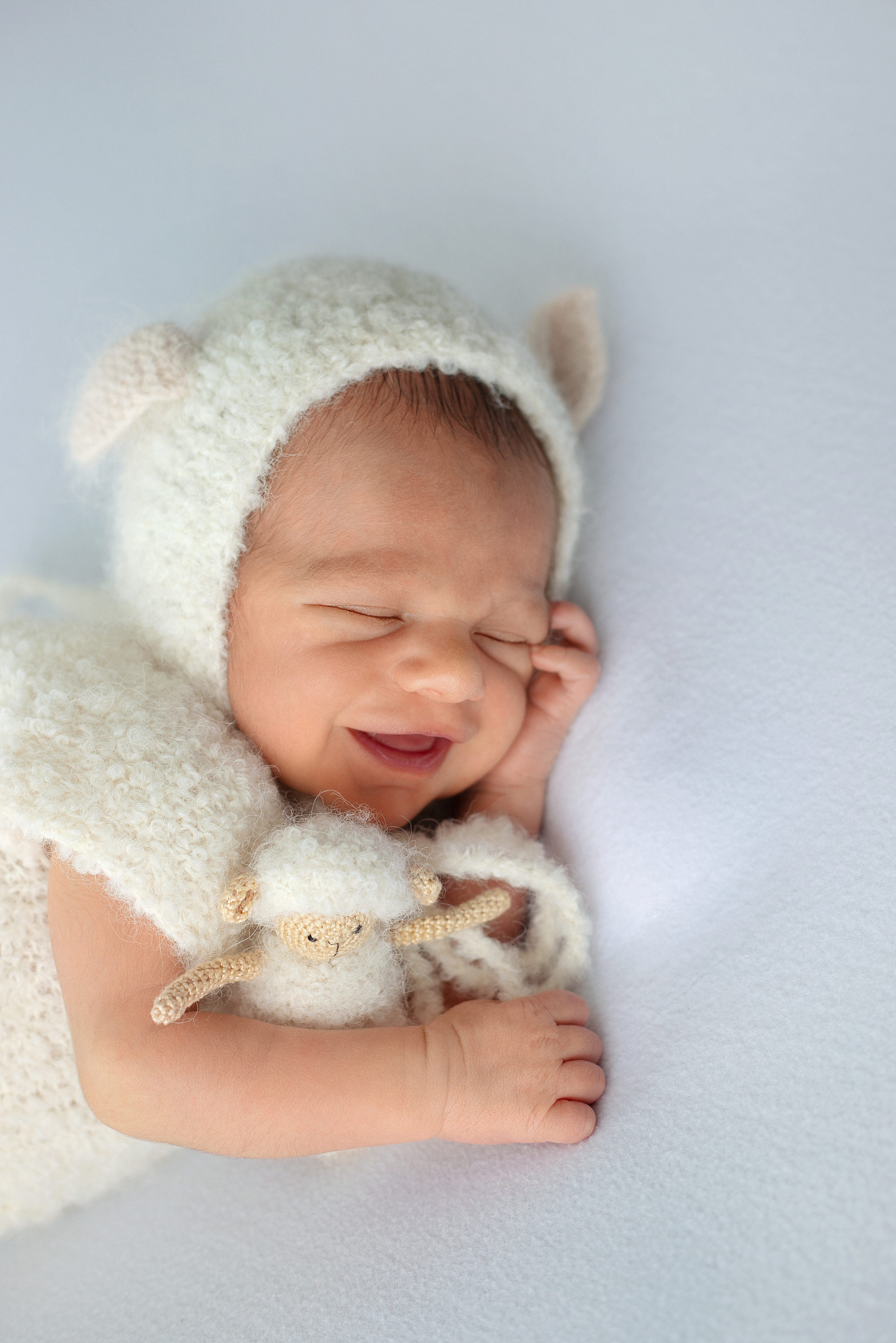 Newborn. Neugeboren und Babybauchfotoshooting in Cloppenburg