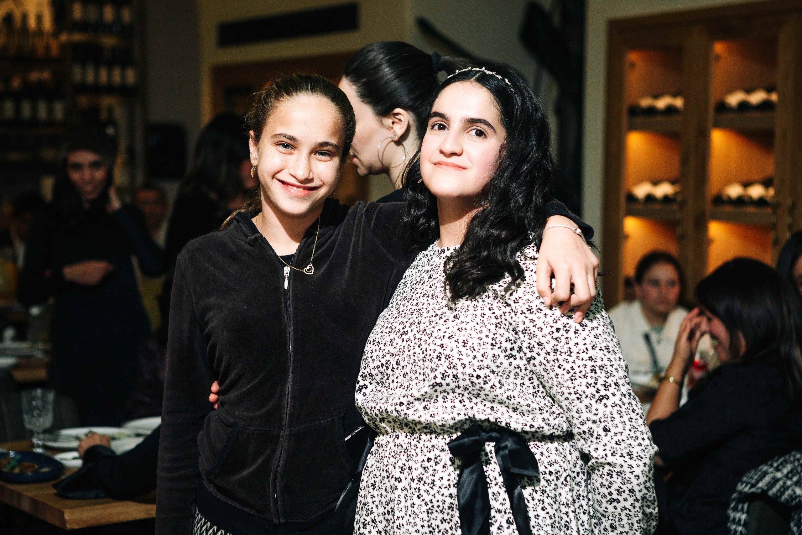 PARTY IN A RESTAURANT WITH THE WHOLE FAMILY. Https://shi-photo.com/