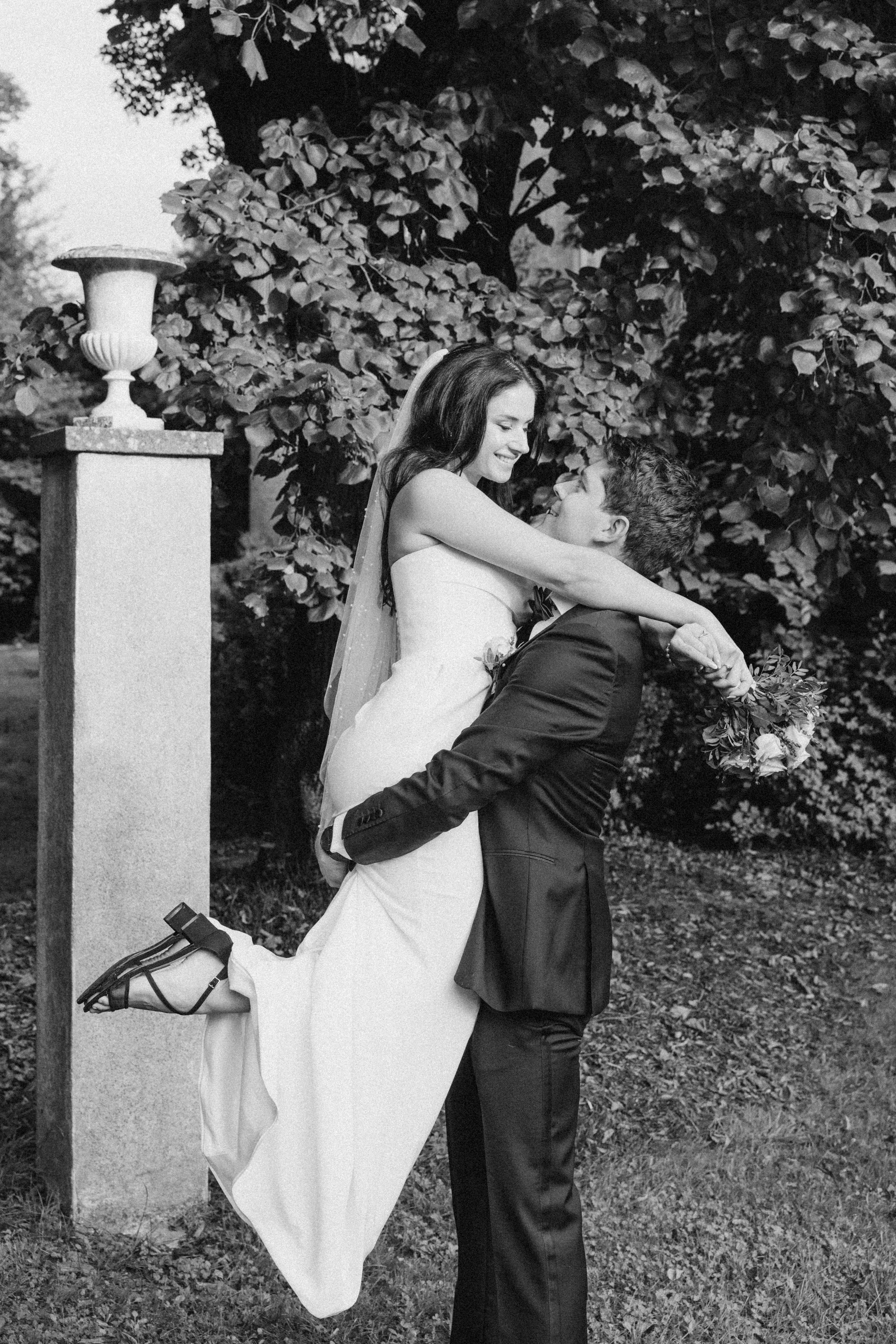 Tatiana & Ludovic: International Château Wedding near Albi