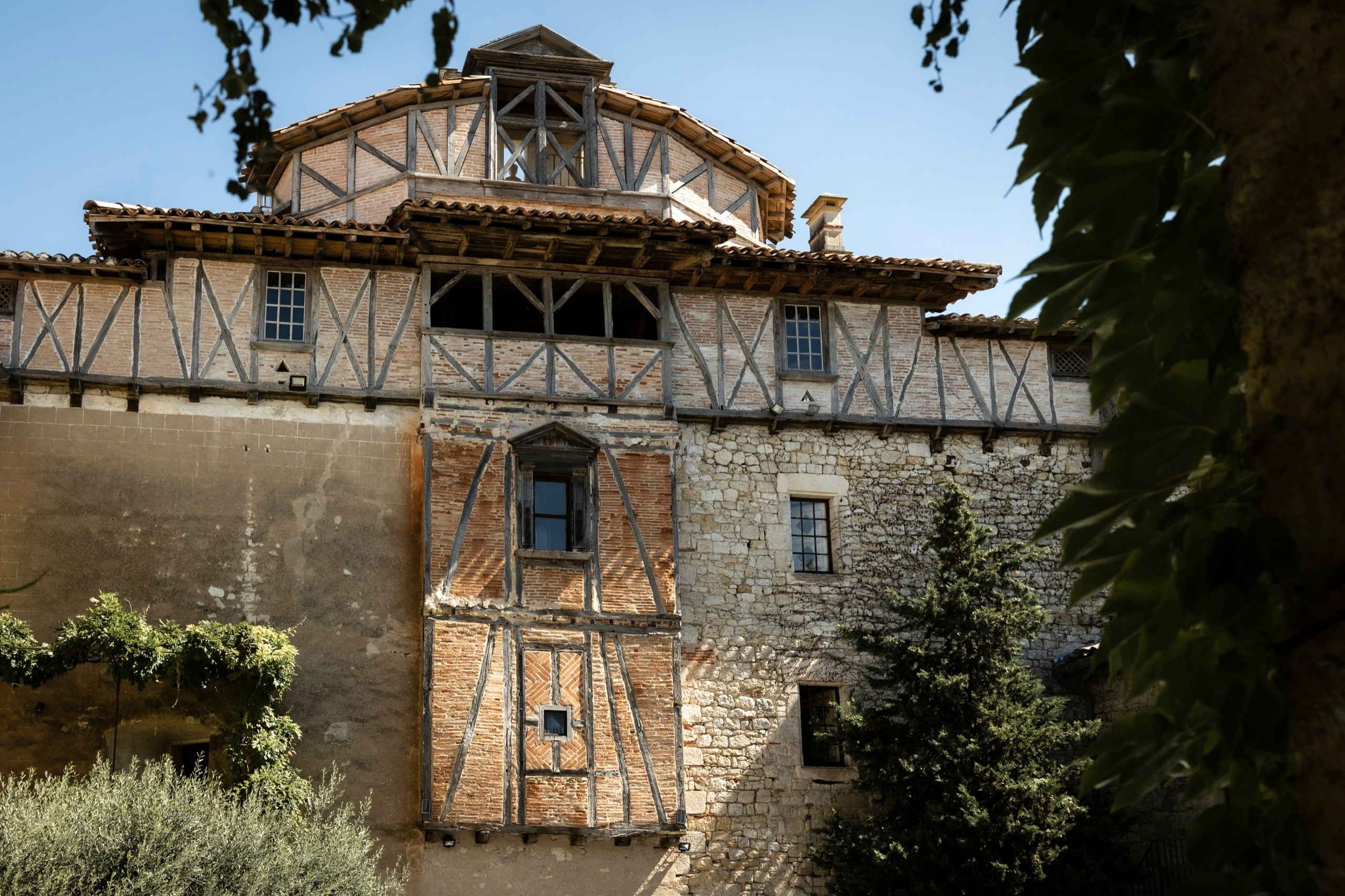 Tatiana & Ludovic: International Château Wedding near Albi