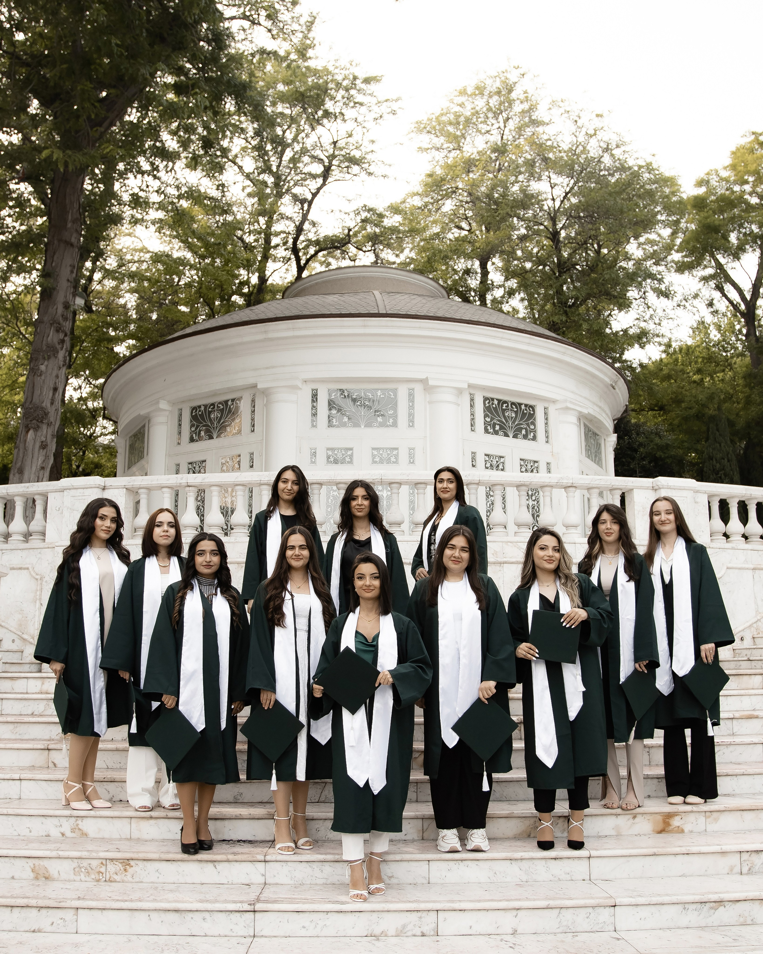 Premium mezun xalati, qara mezun geyimi, ag mezun libasi, qirmizi sarfli mezun paltari, mezun aksesuarlar, mezun papaqlari, mezun lentleri, mezun hediyyeleri, mezun fotosessiya geyimleri, mezun cekilisi ucun geyimler, mezun tedbirleri ucun aksesuarlar, mezun geyimlerinin icare ve satisi, premium mezun libaslari, mezun geyimleri online sifaris, mezun geyimleri Bakida, mezun geyimleri qiymetleri, mezun geyimleri modelleri, Mezun cekilisi, mezun fotosessiyasi, mezun cekilisi ucun geyimler, mezun mantiyasi cekilisi, mezun fotosessiya ideyalari, mezun gunu fotosessiya, mezun xatireleri, mezun papaqlari ile fotosessiya, mezun lentleri ile cekilis, ferdi mezun fotosessiyasi, qrup mezun cekilisi, mezun fotosessiya mekani, mezun ucun ideal cekilis fonlari, mezun fotosessiya aksesuarlari, mezun albomu sekilleri, mezun cekilisi poza ideyalari, universitet mezun fotosessiyasi, kollektiv mezun fotosessiyasi, mezun xalatlari ile cekilis, mezun mantiyasi fotosessiyasi, mezun geyimleri ile professional cekilis, mezun tebrik fotosessiyasi, en yeni mezun cekilis trendləri, mezun fotosessiya xidmetleri, premium mezun cekilisi, mezun cekilisi ucun dekorlar, mezun fotosessiyasi aksesuarlar, mezun gunu en gozel fotolar, mezun cekilisi fotostudiya, bakida mezun fotosessiyasi, xaricde mezun cekilisi, mezun gunune ozel cekilis,Məzun mantiyaları, eksklüziv məzun geyimləri, ağ və qara məzun libasları, məzun üçün xüsusi şarf modelləri, məzun papağı və aksesuarları, fərdi dizayn məzun geyimləri, məzun tədbiri üçün ən yaxşı seçimlər, məzun fotosessiyası üçün ideal libaslar, məzun mərasimi geyimləri, keyfiyyətli məzun mantiyası, rahat və şık məzun geyimləri, məzun üçün lent və tac modelləri, məzun simvolik medalları, icarəyə verilən məzun libasları, məzun geyimlərinin sərfəli qiymətləri, onlayn məzun geyimi sifarişi, məzun paltarı mağazası, dəbli məzun geyimləri, premium məzun mantiyalarının satışı, universitet məzunları üçün mantiyalar, kollektiv məzun geyimləri, məktəb məzunları üçün geyimlər, diplom mərasimi üçün geyimlər, fərqli rəngdə məzun libasları, ən yeni məzun geyimləri, rahat və premium məzun geyimi seçimləri, Bakıda məzun geyimi mağazası, məzun üçün ən yaxşı libaslar