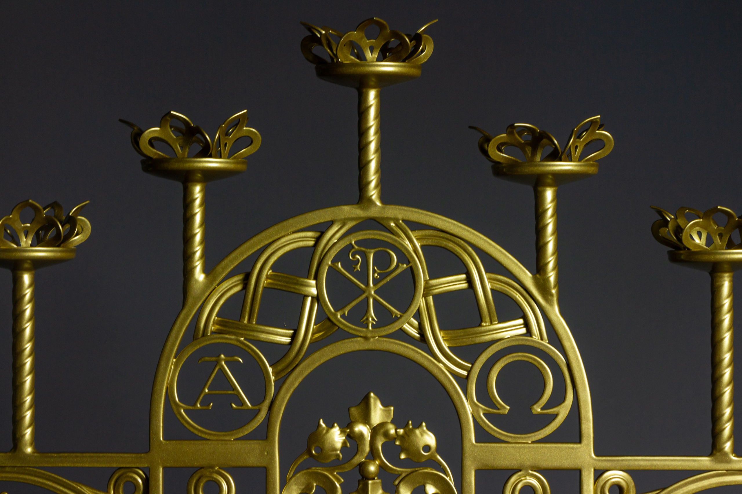 Алтарный семисвечник. Скульптор кузнец Мария Тарлецкая