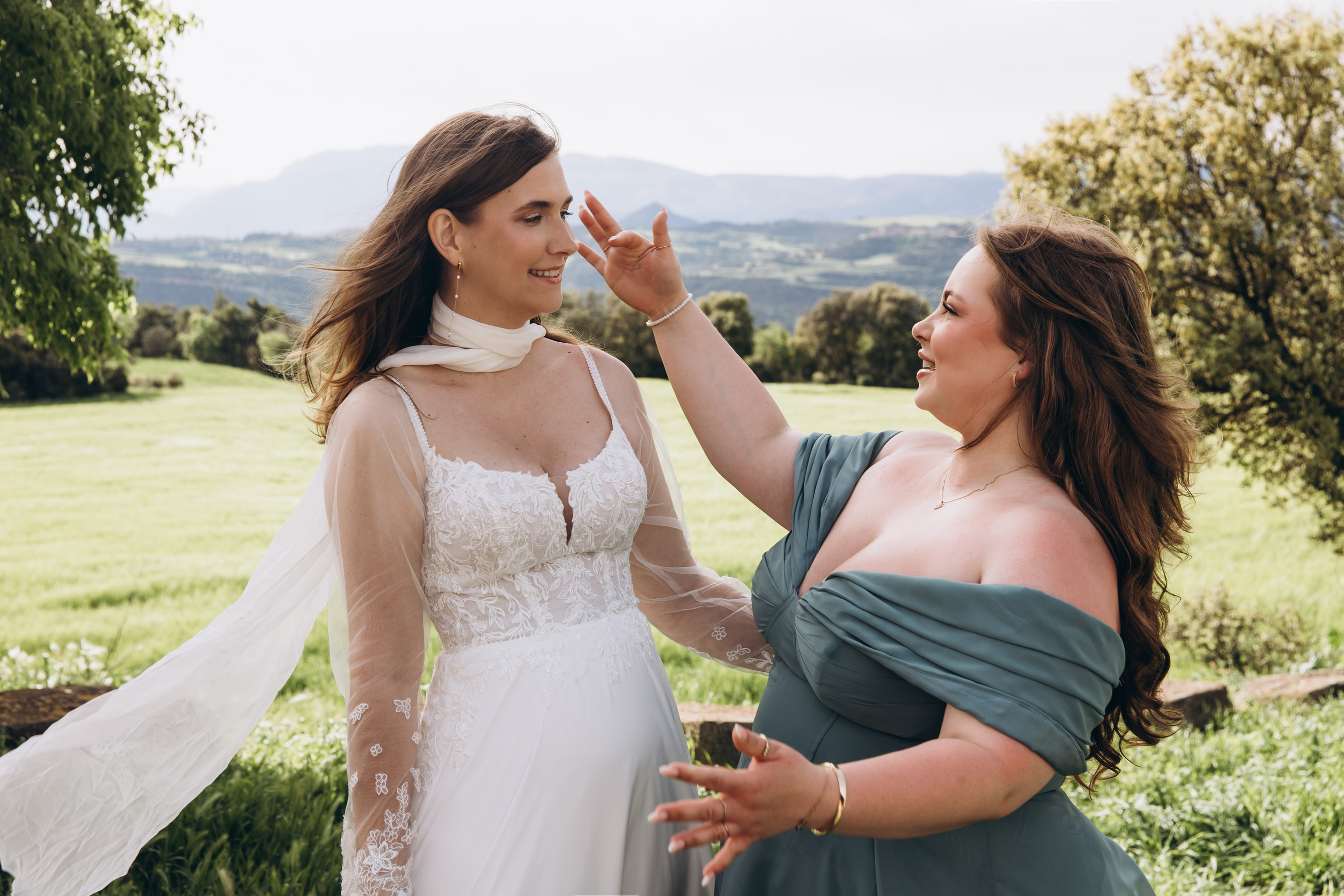 Couple enjoying the sunset in Alicante – destination wedding Spain.