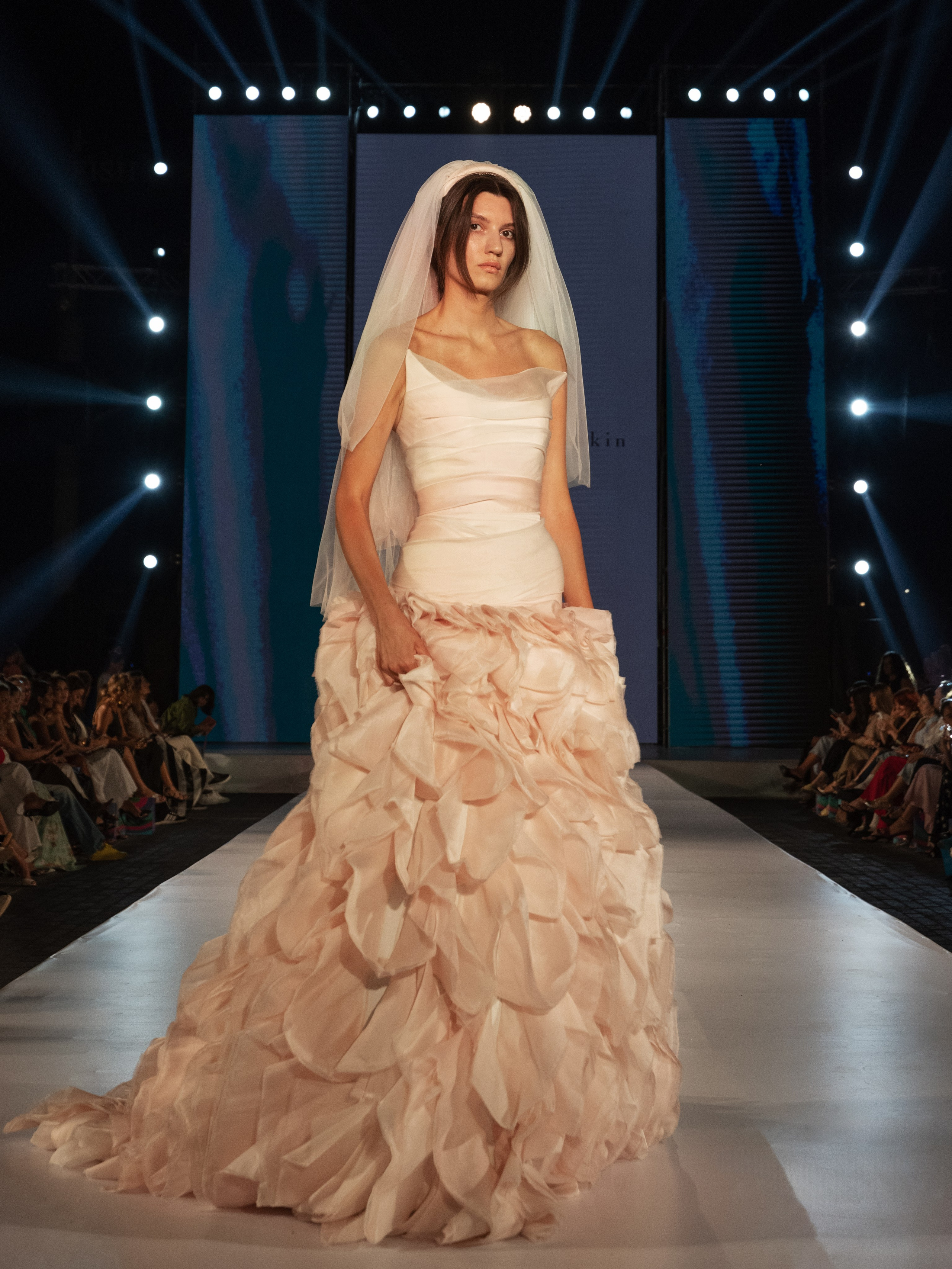 Valentin Yudashkin x AFW 2026. Фотограф Баку Тбилиси