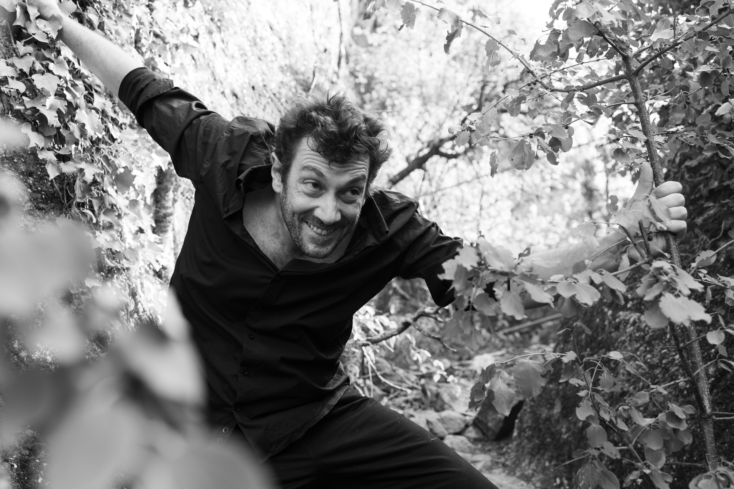 Portrait du portfolio d’un acteur Avignon Provence France. Histoires d’amour, séances photos de famille et de mariage en France