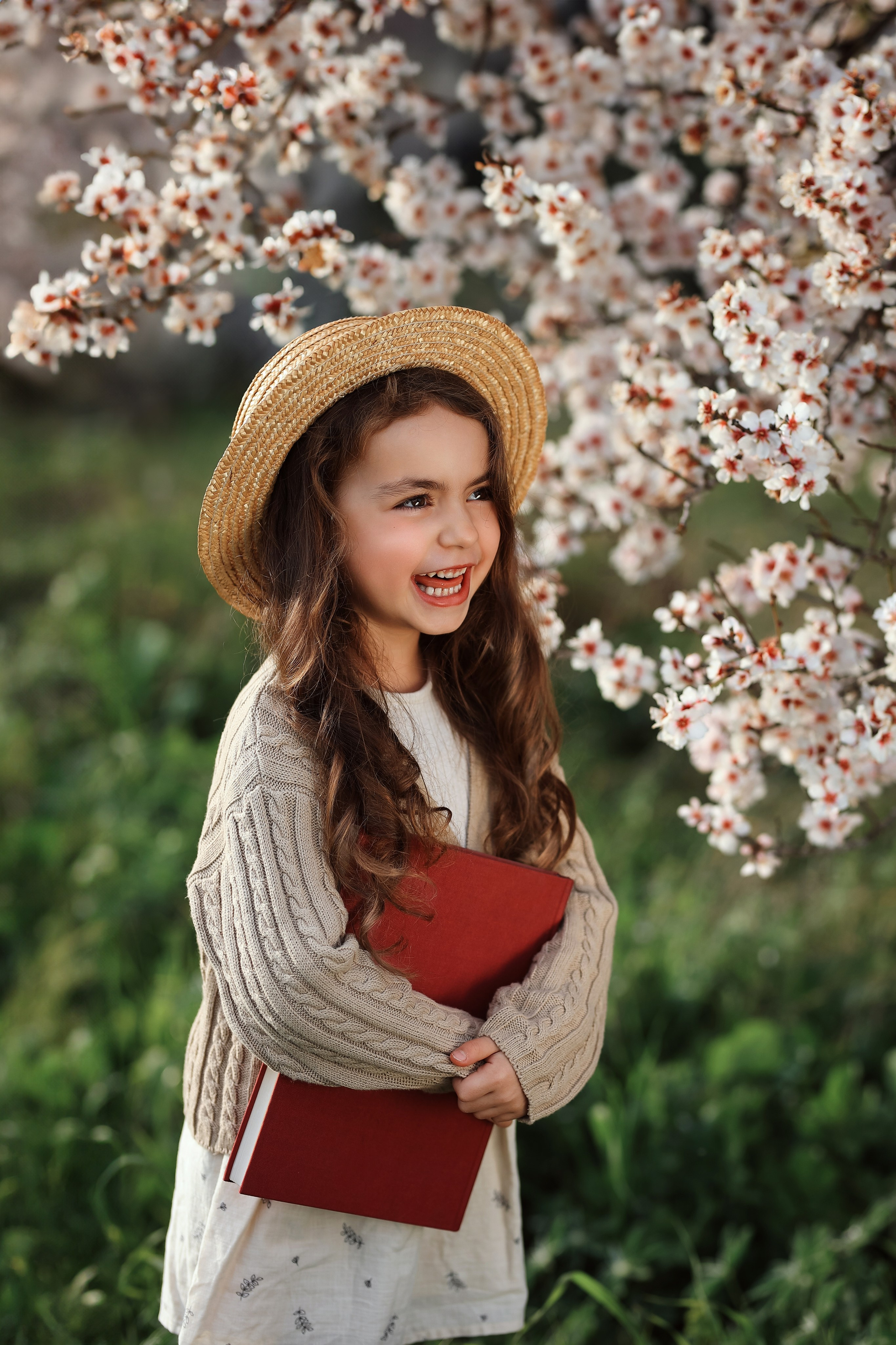 Фотосессия в цветущем миндале. Фотограф в Турции, Анталии, Кемере, Белеке, Сиде, Каше, Калкане, Фетхие