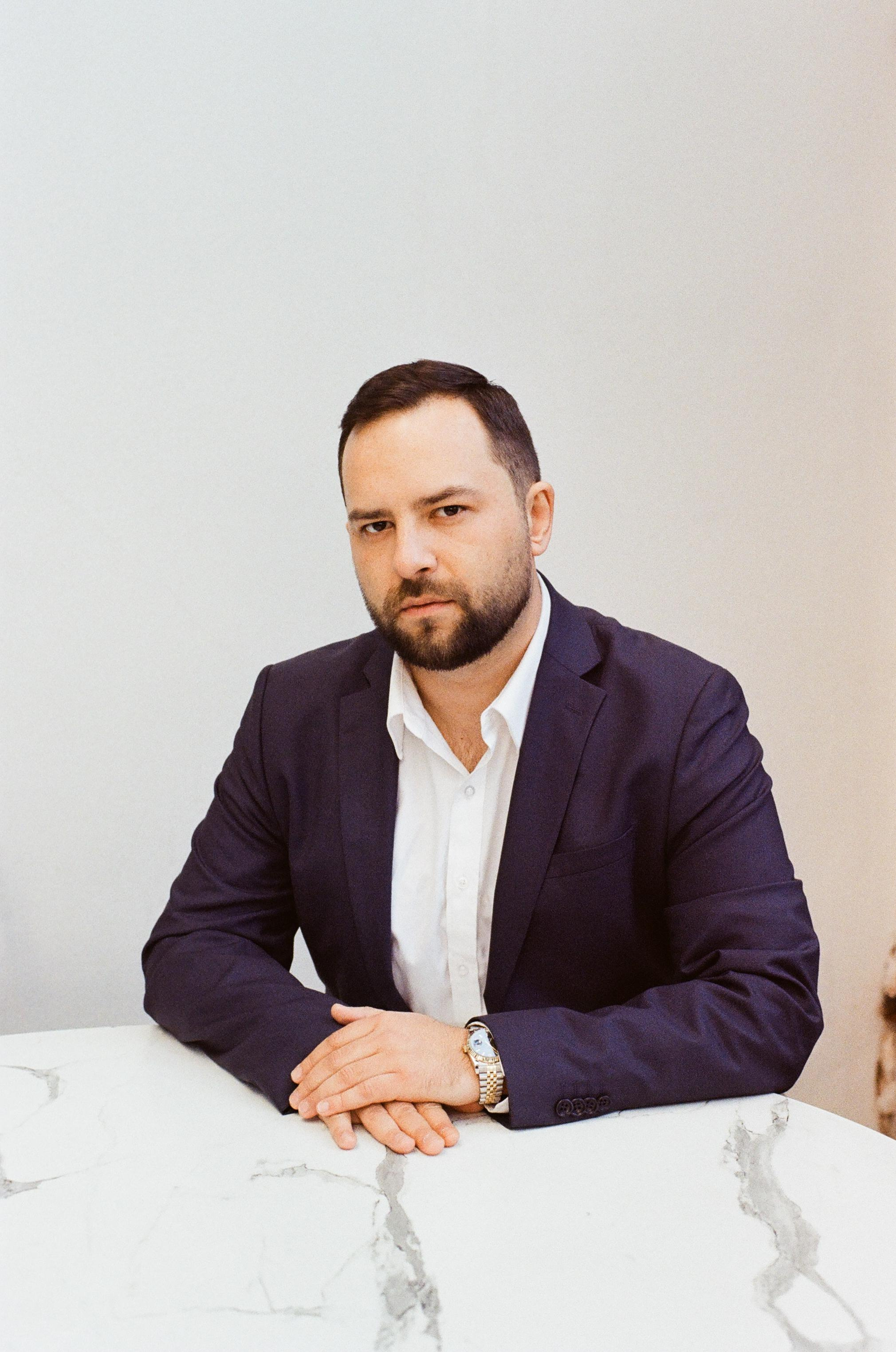 Игорь. Film portrait photographer