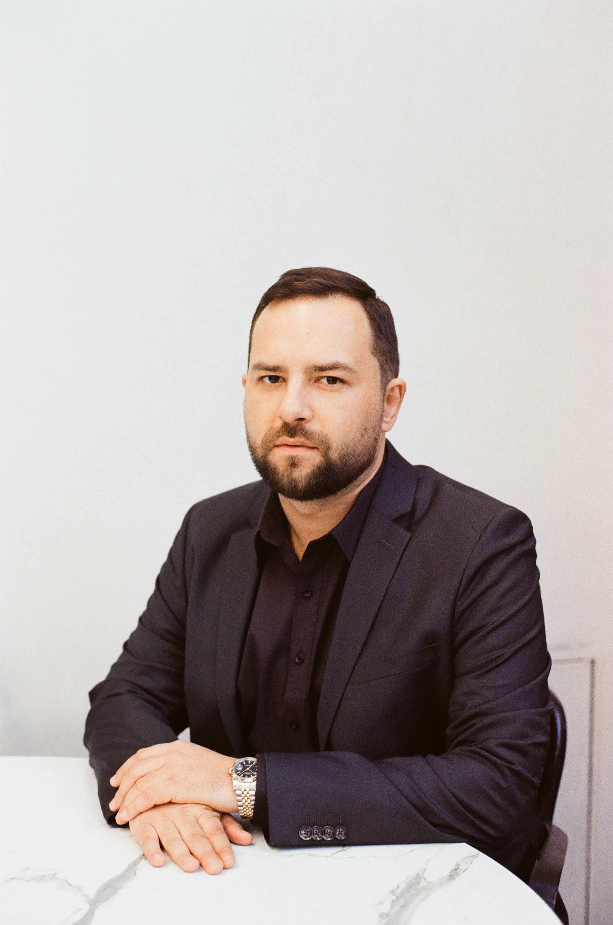 Игорь. Film portrait photographer