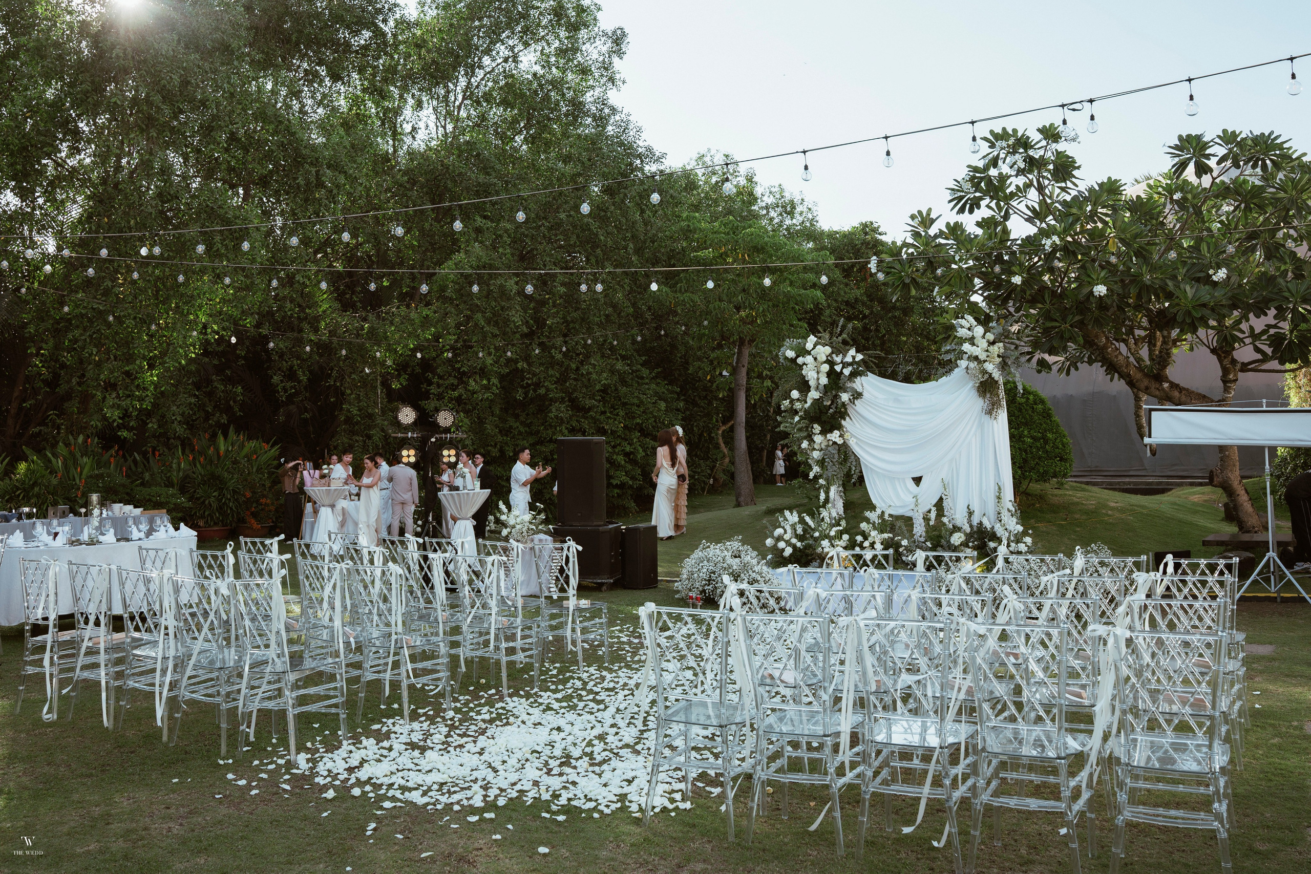 ALEX & NICOLE. WEDDING PHOTOGRAPHER IN VIETNAM