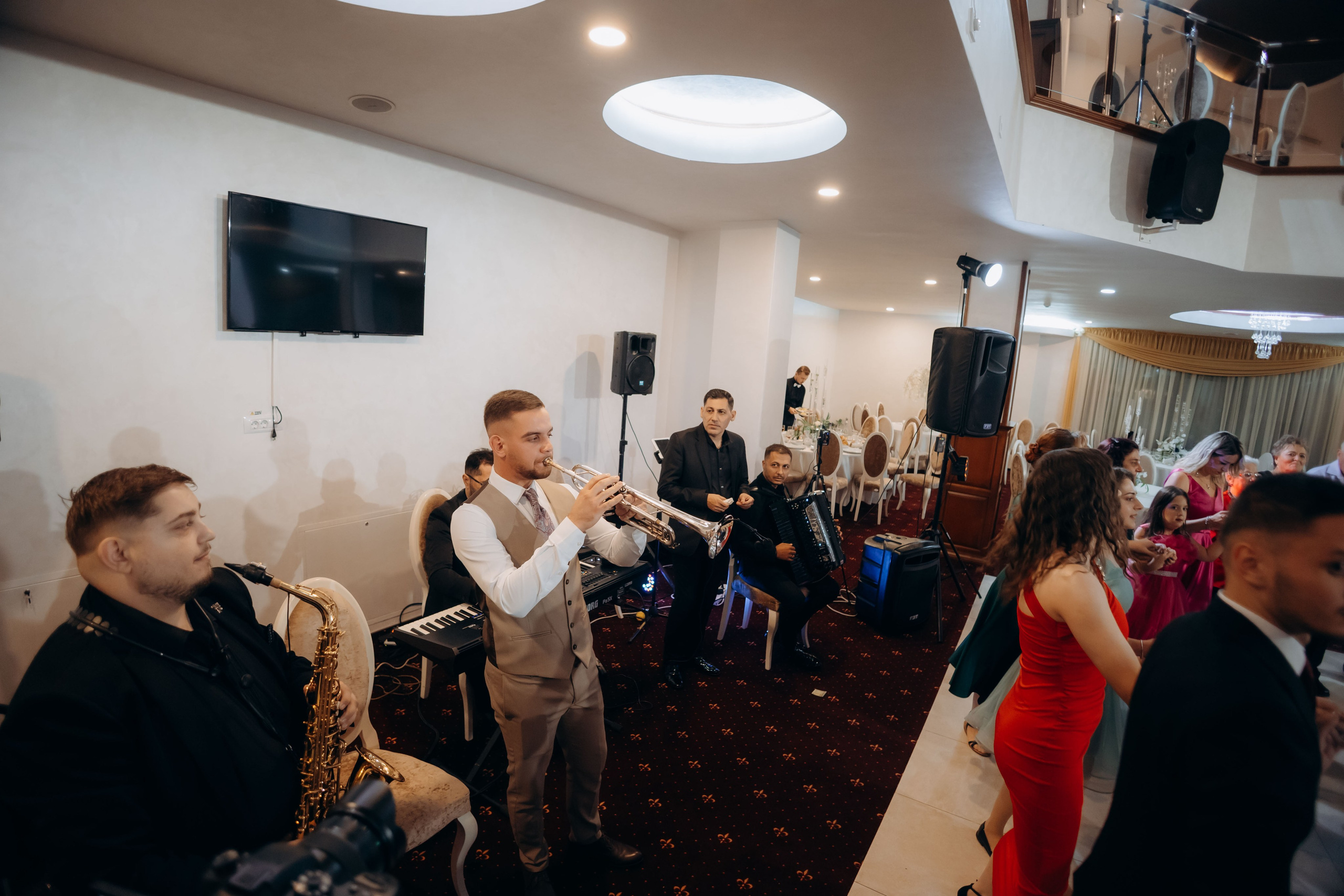 Loredana & Emilian – Ziua Nunții | Videografie - fotografie Botez Suceava, Iași, Botoșani. Servicii foto-video profesionale, pentru momente de neuitat