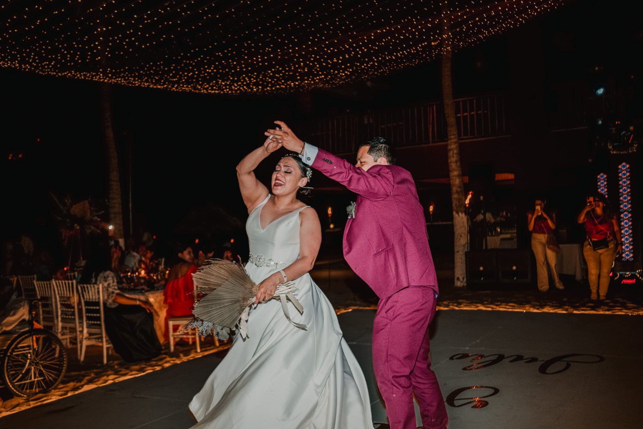 Silvia & Julio / Huatulco. Wedding and family photographer in Mexico City