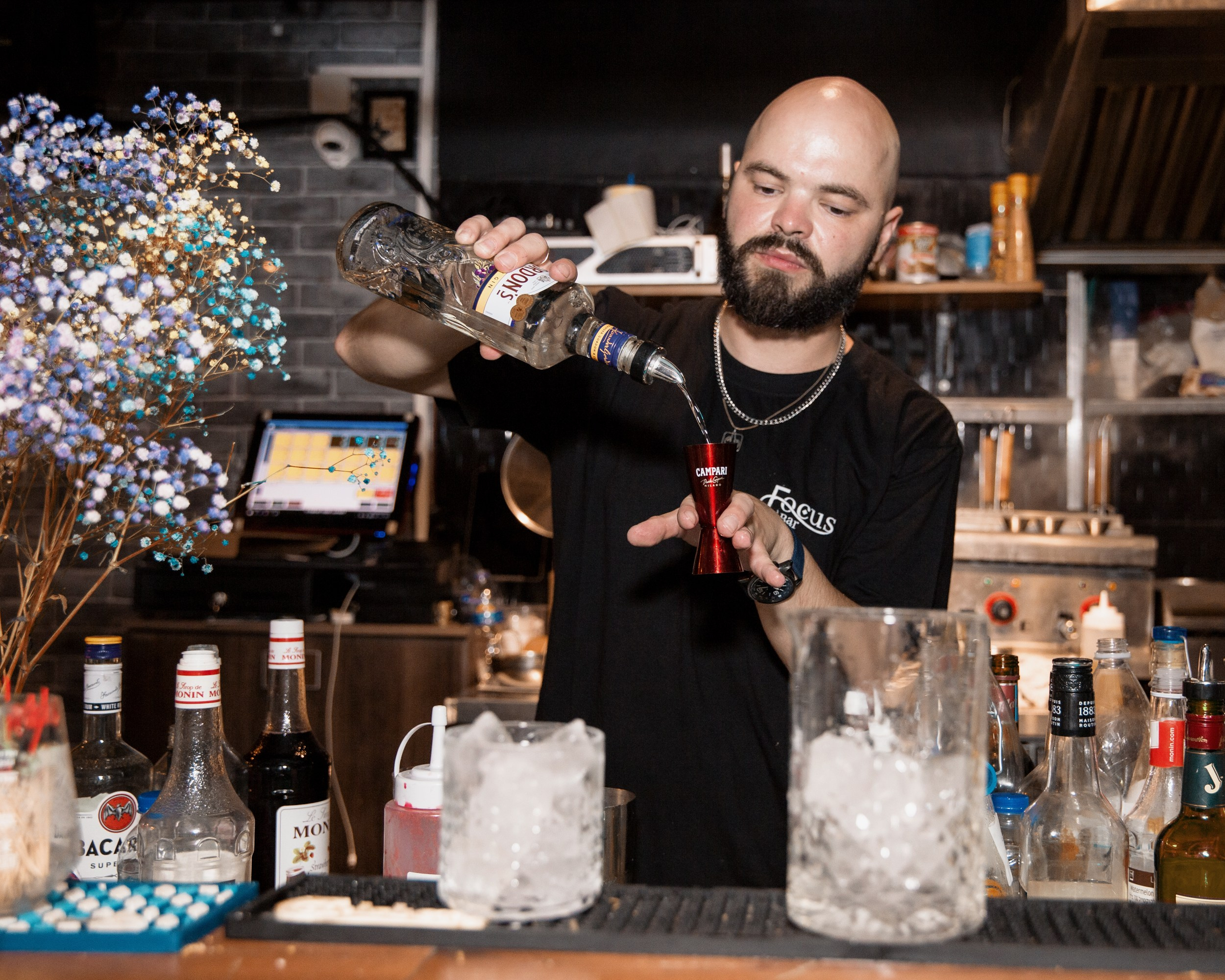 Контентная съемка для бара Focus. Портретный и репортажный фотограф в Израиле Рома Бирман