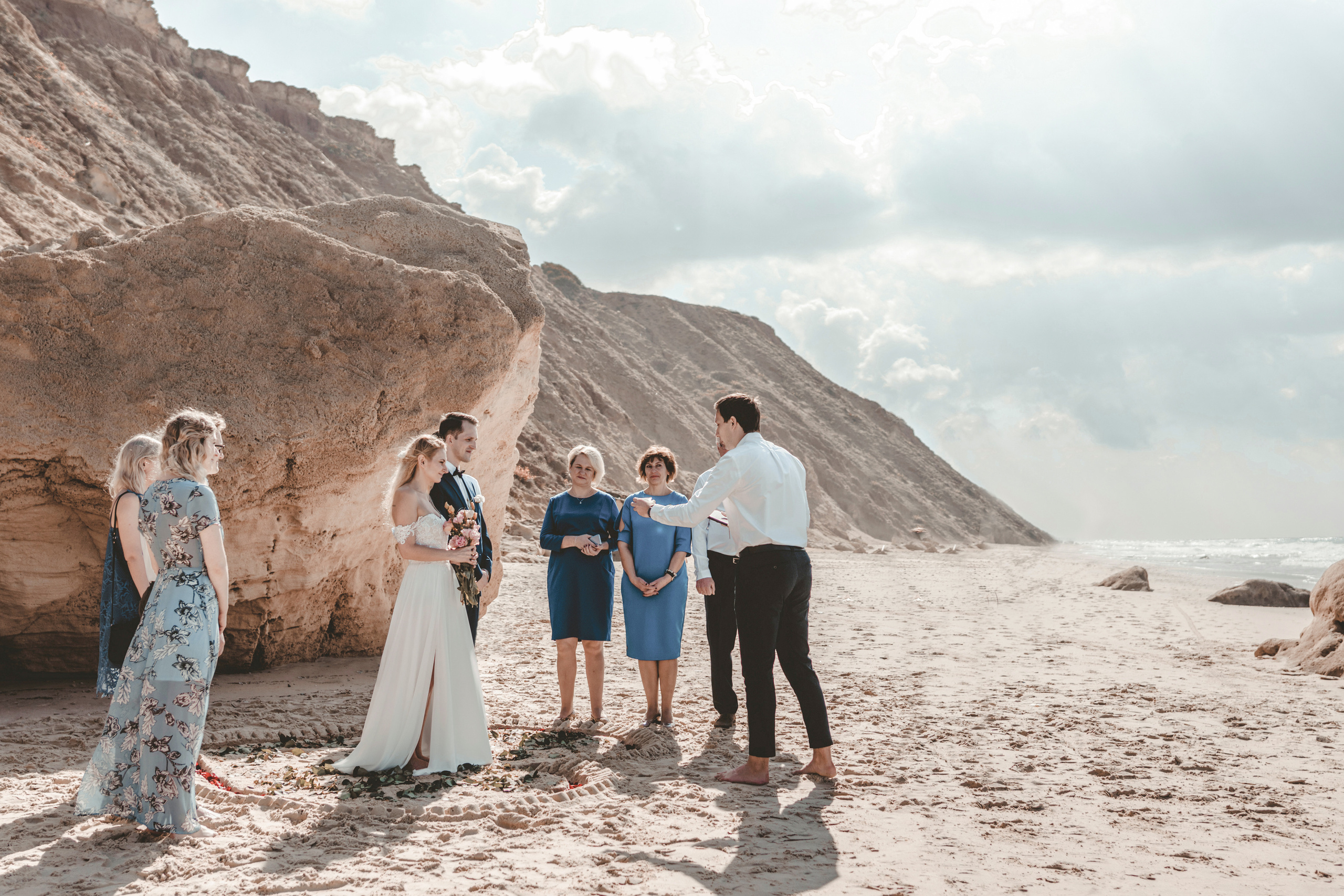 Wedding ceremony on the beach, Nerijus & Egle. Porto Travel Photographer | Couples & Vacation Photos in Portugal — WePortugal