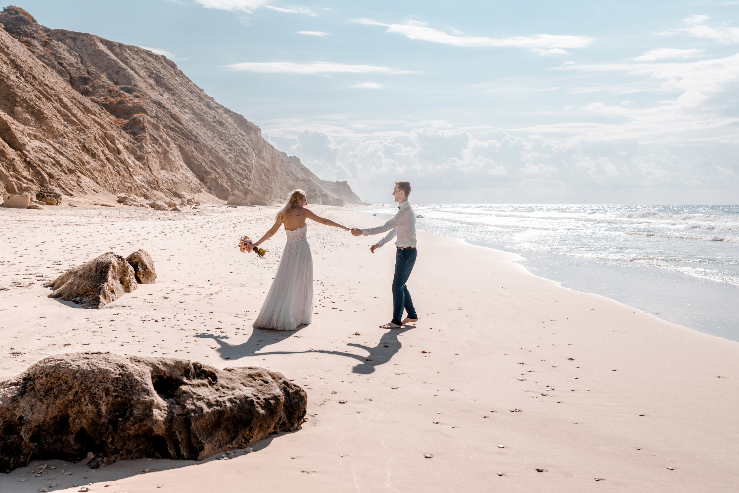 Wedding ceremony on the beach, Nerijus & Egle. Porto Travel Photographer | Couples & Vacation Photos in Portugal — WePortugal